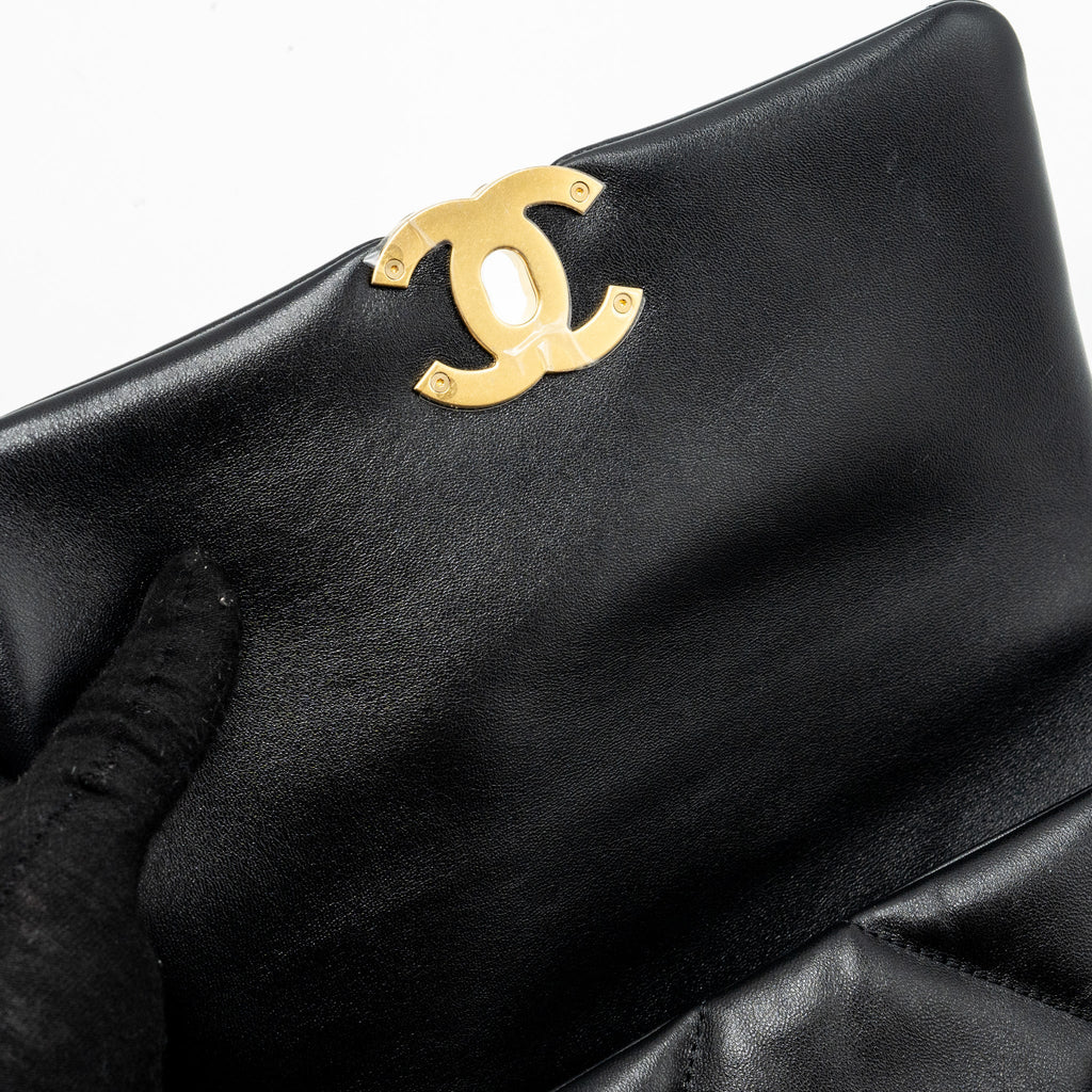 CHANEL SMALL 19 BAG LAMBSKIN BLACK MULTICOLOUR HARDWARE (MICROCHIP)