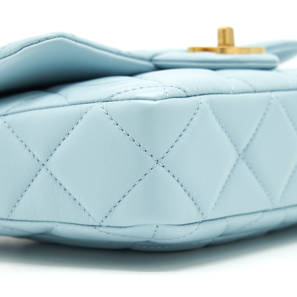 CHANEL 22P ENEMAL SMALL FLAP BAG LAMBSKIN LIGHT BLUE GOLD/BLUE HARDWARE
