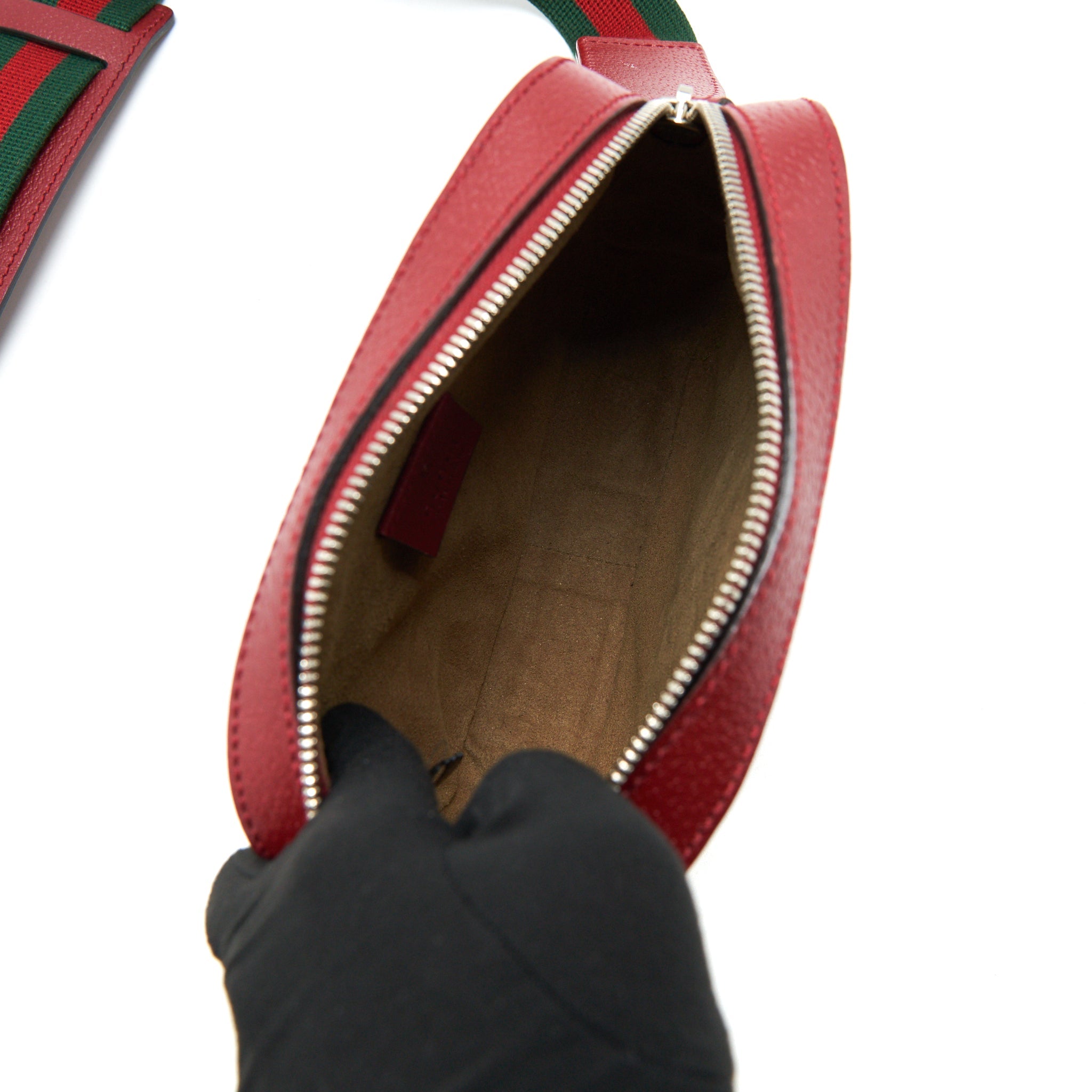 GUCCI PRINTED SUPREME CANVAS CAMERA BAG RED