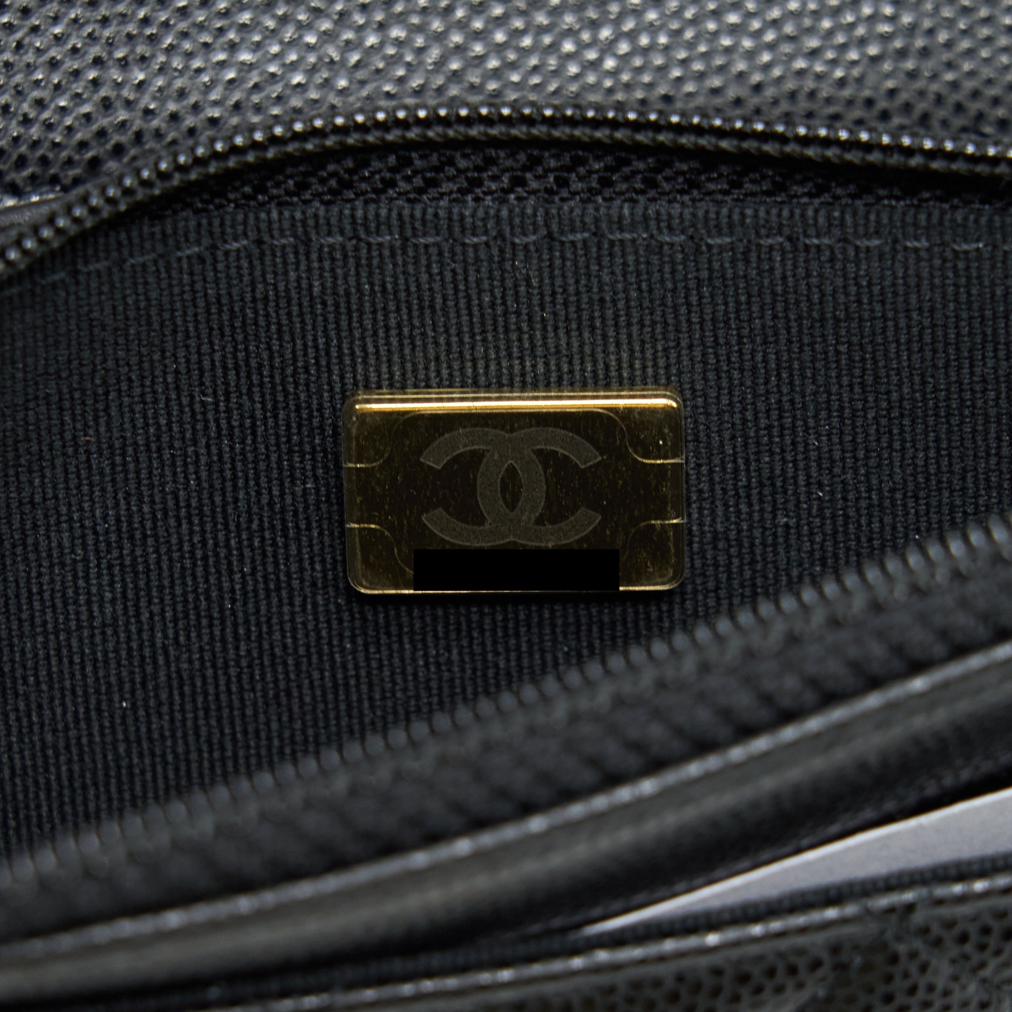CHANEL 22S DETAIL CC LOGO WALLET ON CHAIN CAVIAR BLACK LGHW (MICROCHIP)
