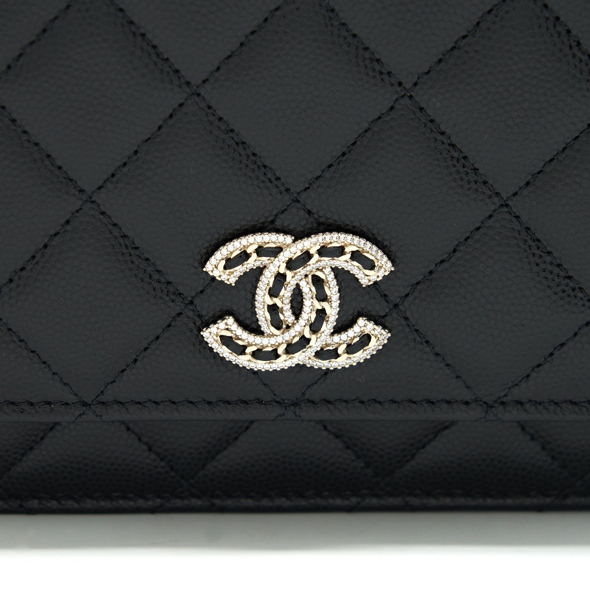 CHANEL 22S DETAIL CC LOGO WALLET ON CHAIN CAVIAR BLACK LGHW (MICROCHIP)