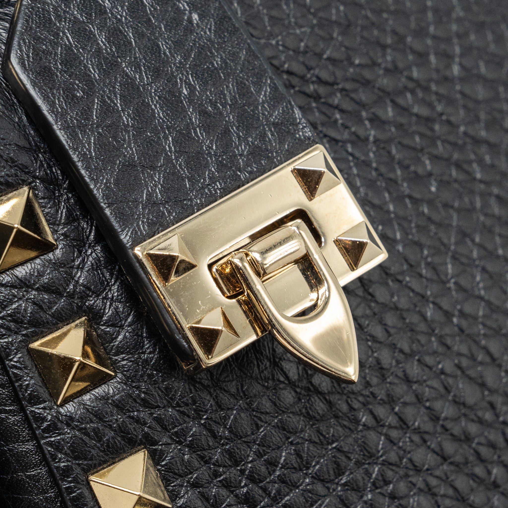 VALENTINO ROCKSTUD SMALL TOP HANDLE SHOULDER BAG CALFSKIN BLACK LGHW
