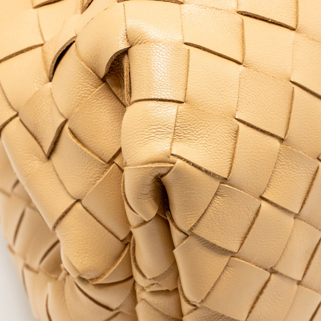 BOTTEGA VENETA POUCH INTRECCIATO LEATHER BEIGE GHW