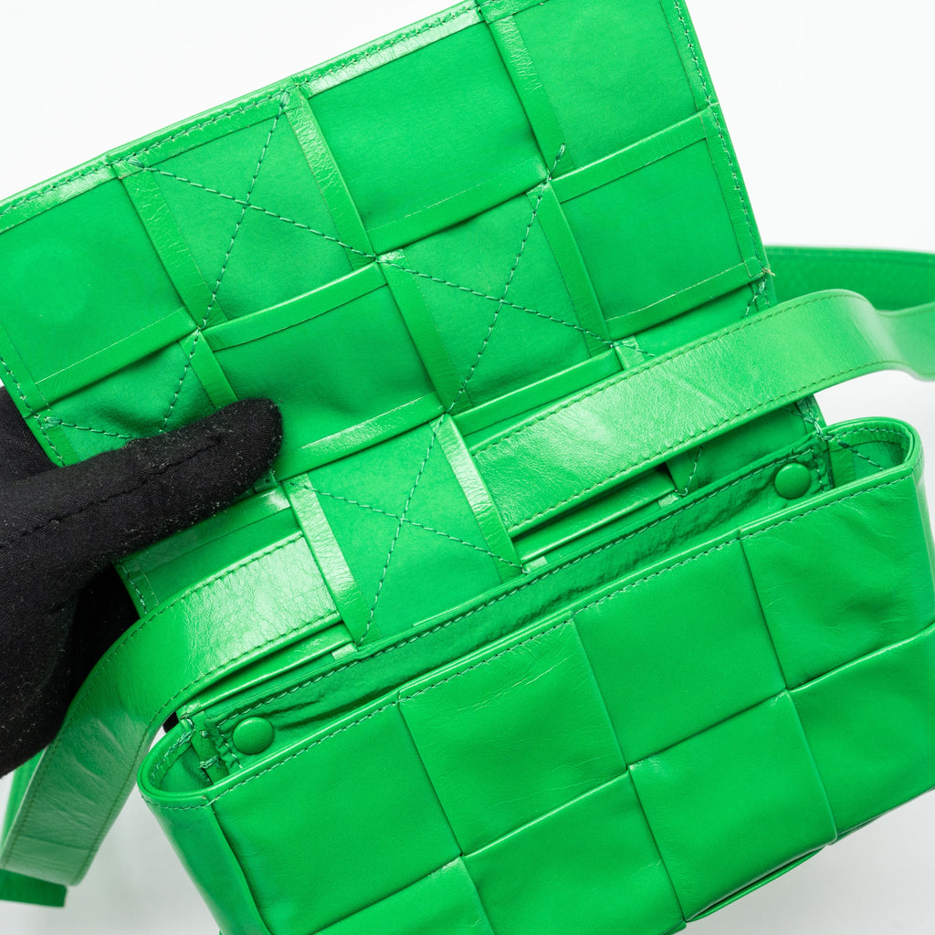 BOTTEGA VENETA CASSETTE BELT BAG LEATHER GREEN SHW
