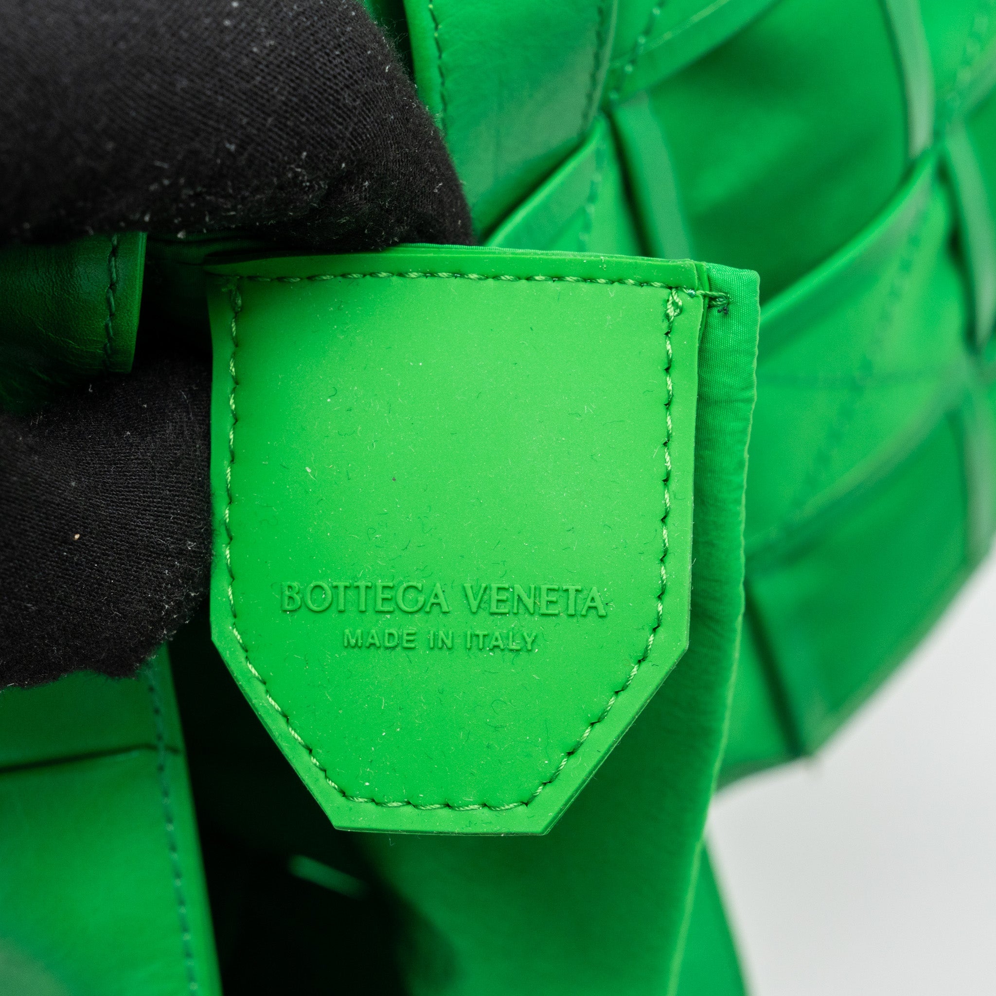 BOTTEGA VENETA CASSETTE BELT BAG LEATHER GREEN SHW