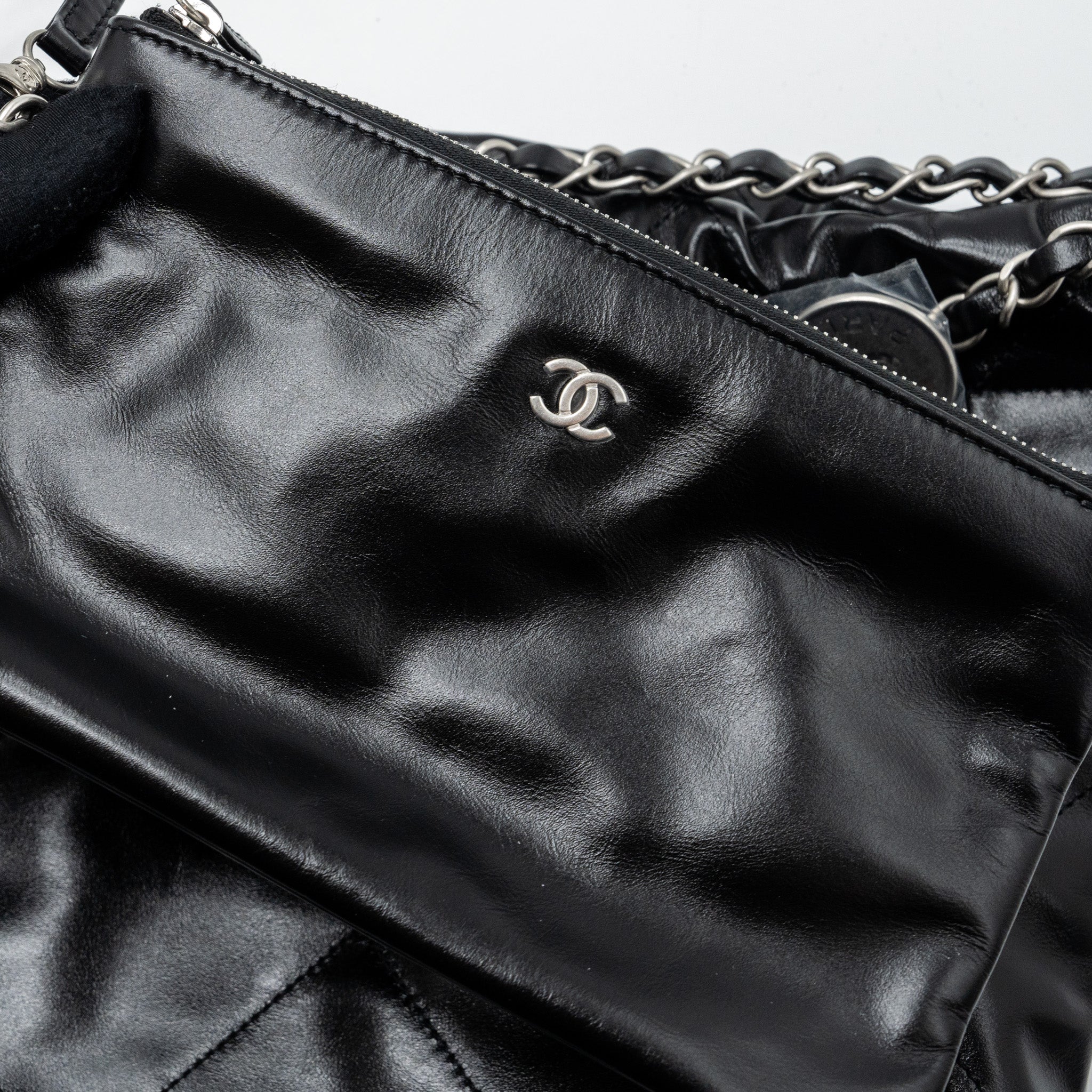 CHANEL MEDIUM 22 BAG SHINY CALFSKIN BLACK SHW (MICROCHIP)