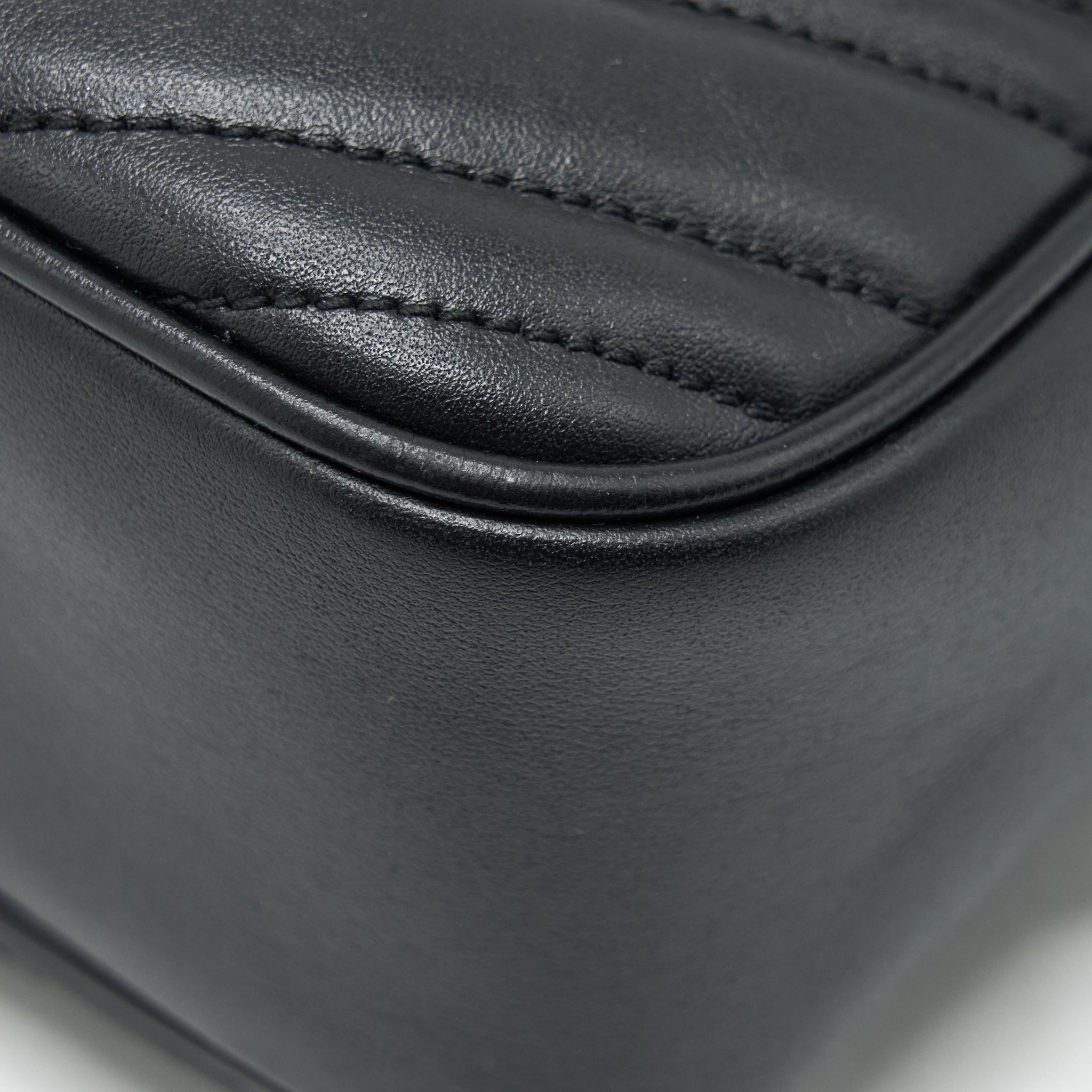 GUCCI GG MARMONT SMALL MATELASSE SHOULDER BAG BLACK GHW