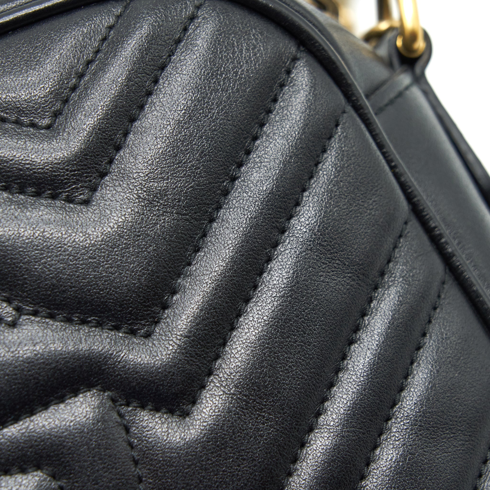 GUCCI GG MARMONT SMALL MATELASSE SHOULDER BAG BLACK GHW