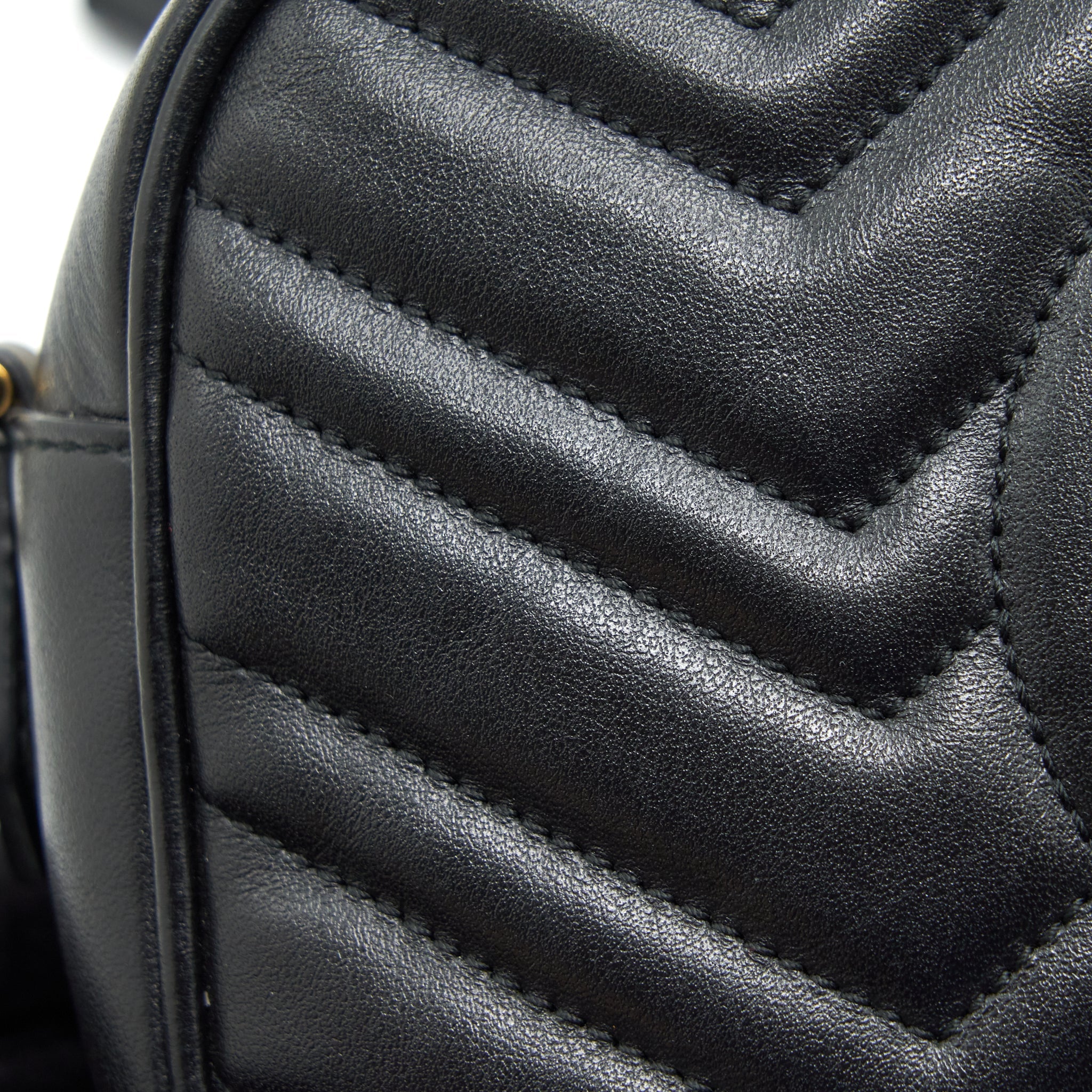 GUCCI GG MARMONT SMALL MATELASSE SHOULDER BAG BLACK GHW