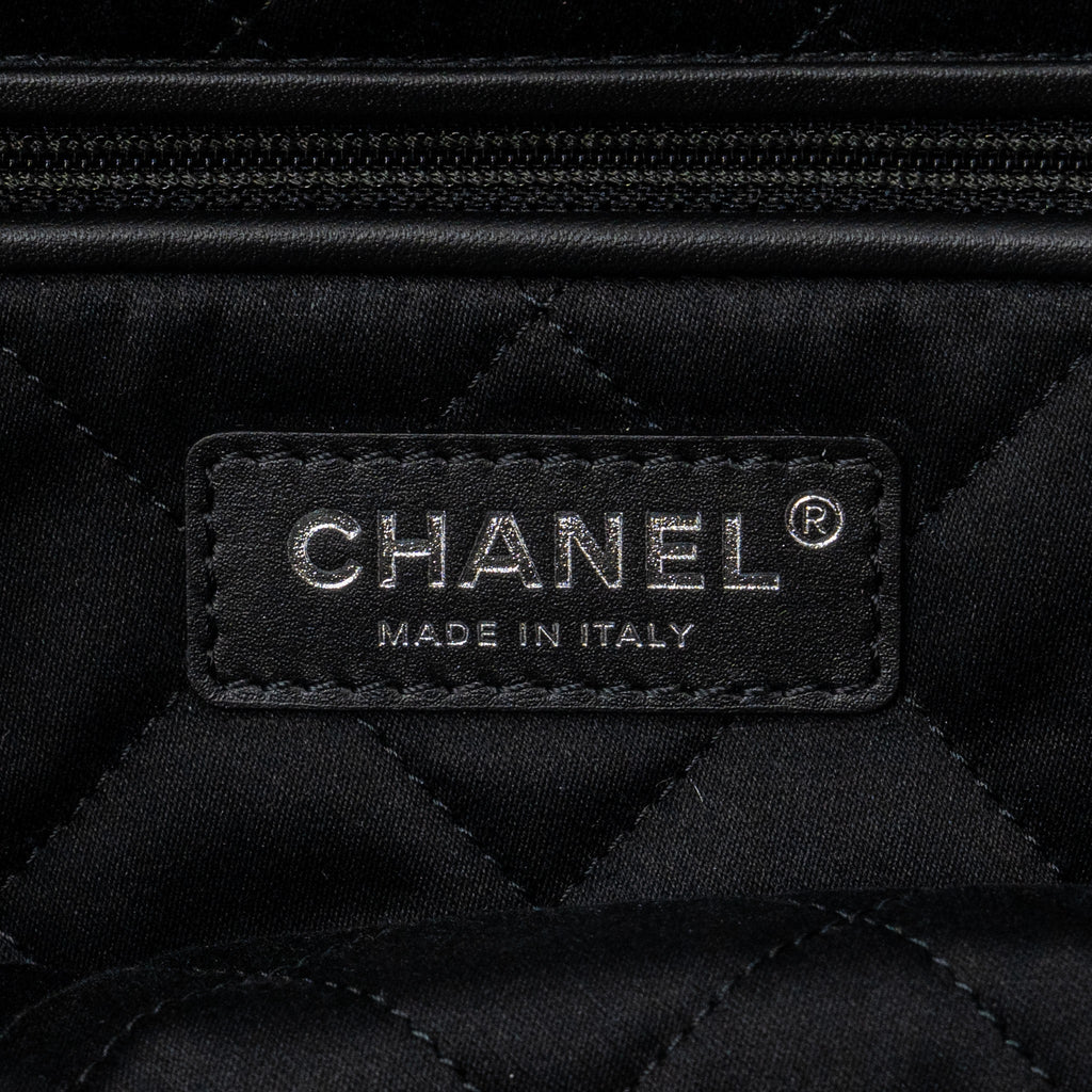 CHANEL MEDIUM 22 BAG SHINY CALFSKIN BLACK SHW (MICROCHIP)
