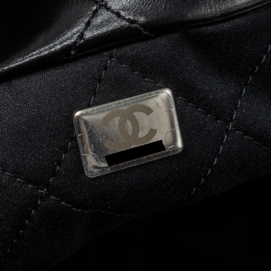 CHANEL MEDIUM 22 BAG SHINY CALFSKIN BLACK SHW (MICROCHIP)