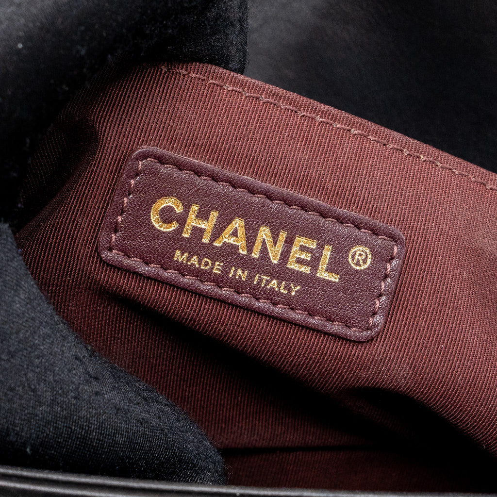 CHANEL MEDIUM BOY BAG CHEVRON CALFSKIN BLACK GHW