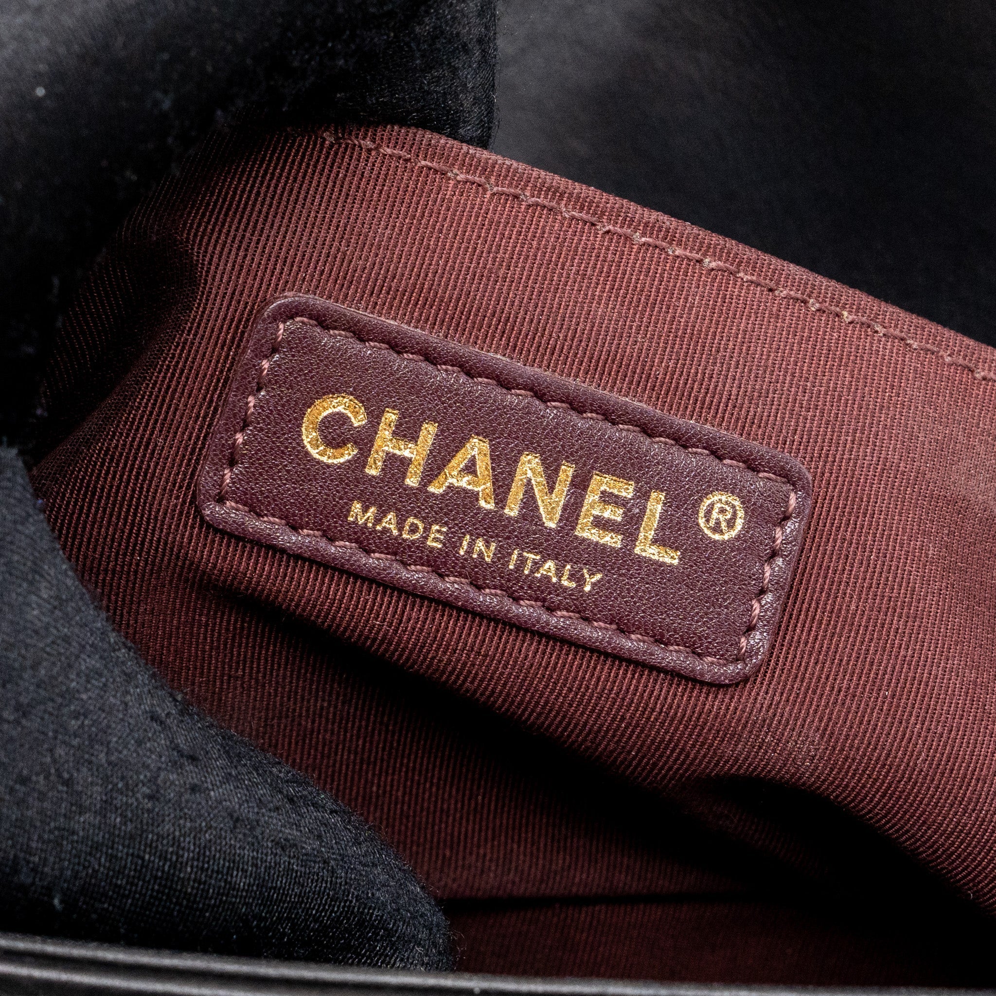 CHANEL MEDIUM BOY BAG CHEVRON CALFSKIN BLACK GHW