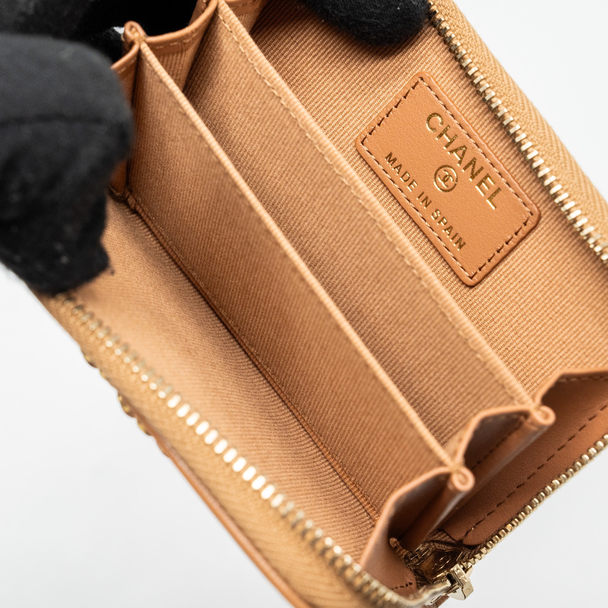 CHANEL 19 ZIP CARD HOLDER LAMBSKIN BEIGE GHW (MICROCHIP)