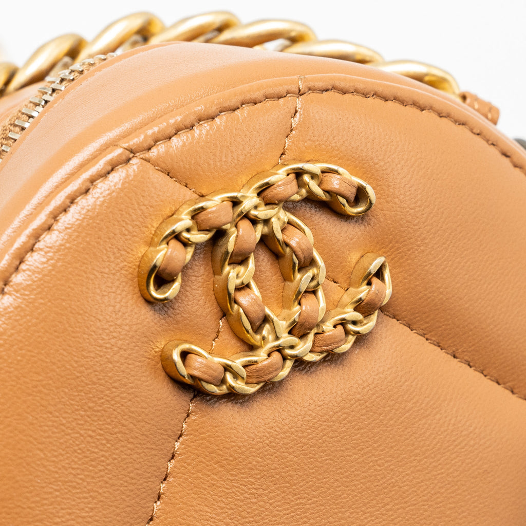 CHANEL 19 ROUND CLUTCH WITH CHAIN LAMBSKIN CARAMEL MULTICOLOUR HARDWARE (MICROCHIP)