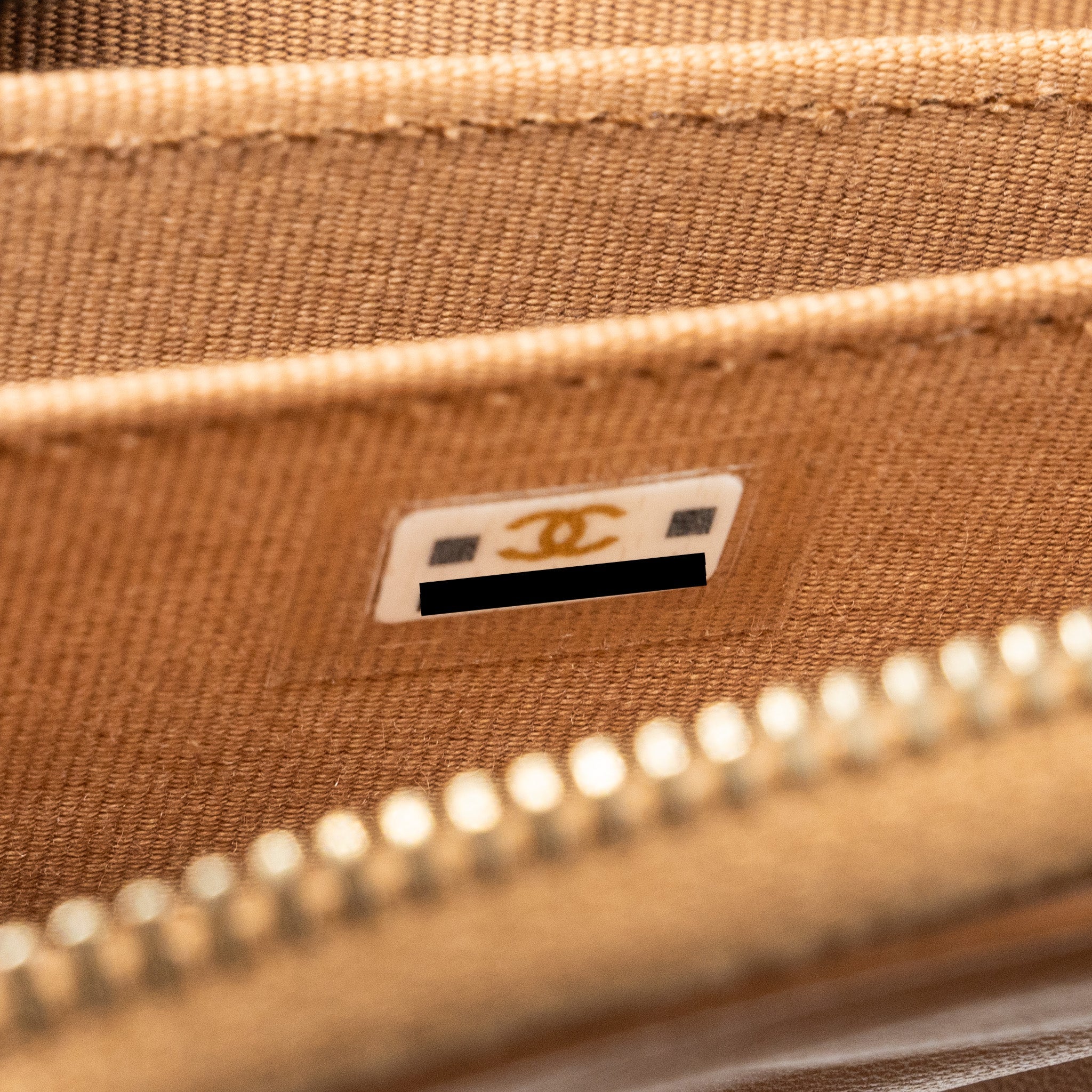CHANEL 19 ZIP CARD HOLDER LAMBSKIN BEIGE GHW (MICROCHIP)