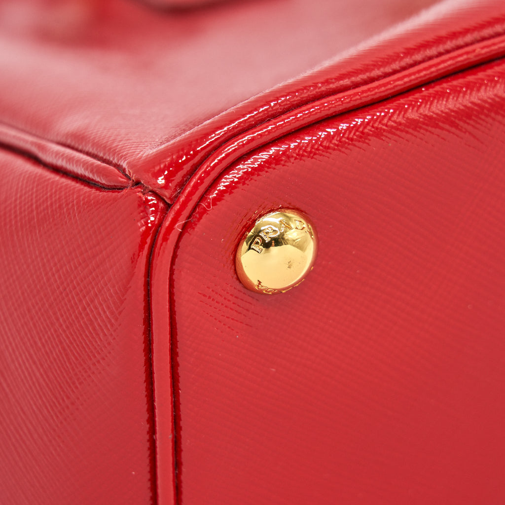 PRADA SAFFIANO LEATHER MEDIUM IN RED GHW