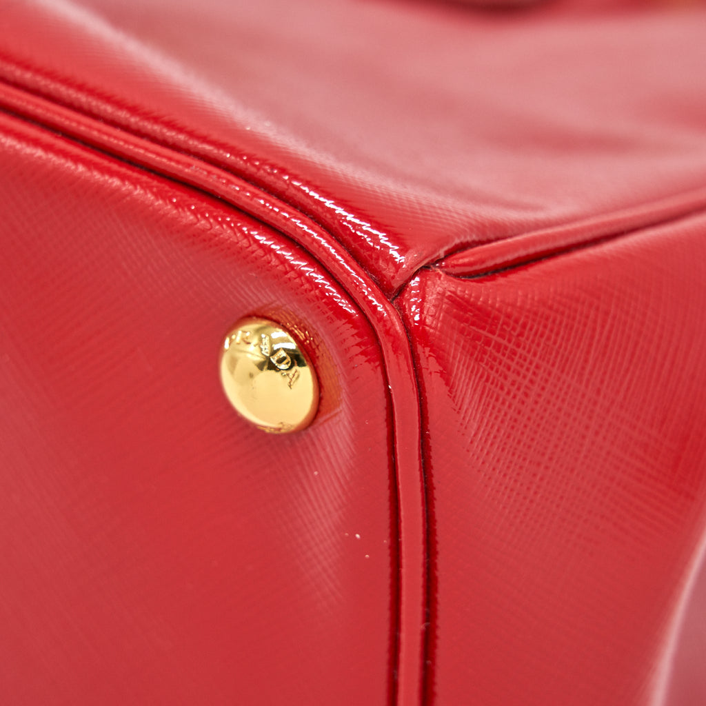 PRADA SAFFIANO LEATHER MEDIUM IN RED GHW