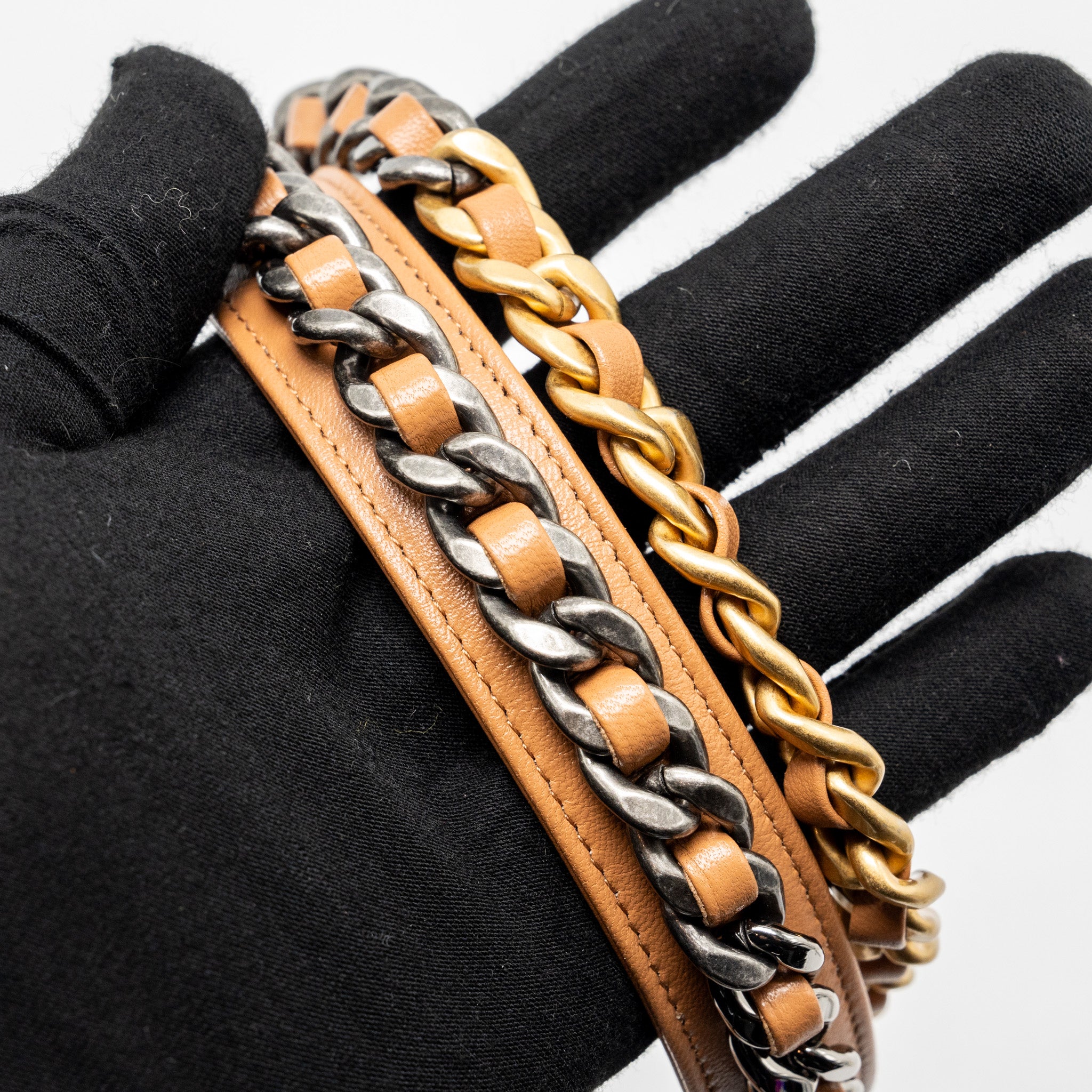 CHANEL 19 ROUND CLUTCH WITH CHAIN LAMBSKIN CARAMEL MULTICOLOUR HARDWARE (MICROCHIP)