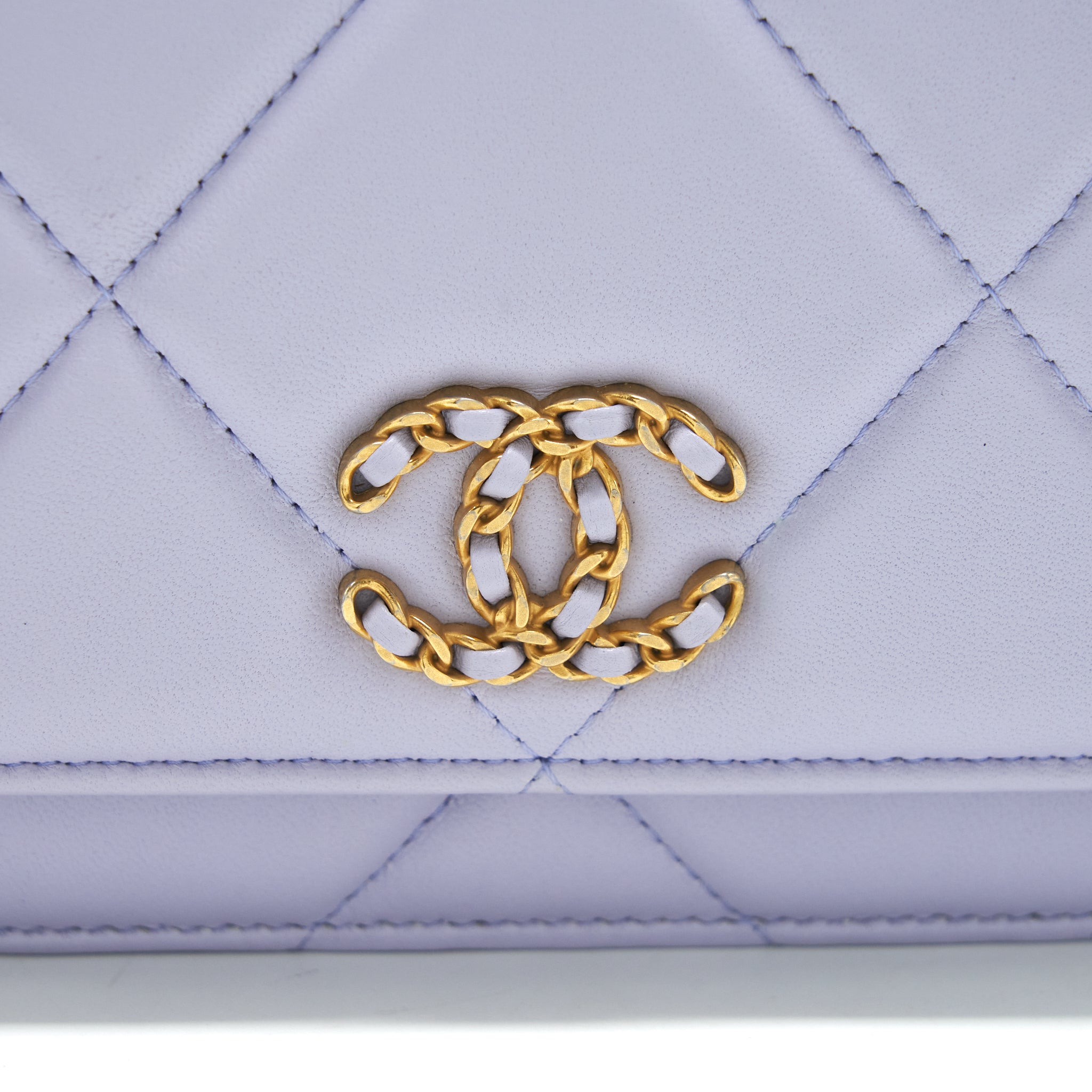 CHANEL 19 WALLET ON CHAIN LAMBSKIN LIGHT PURPLE GHW (MICROCHIP)