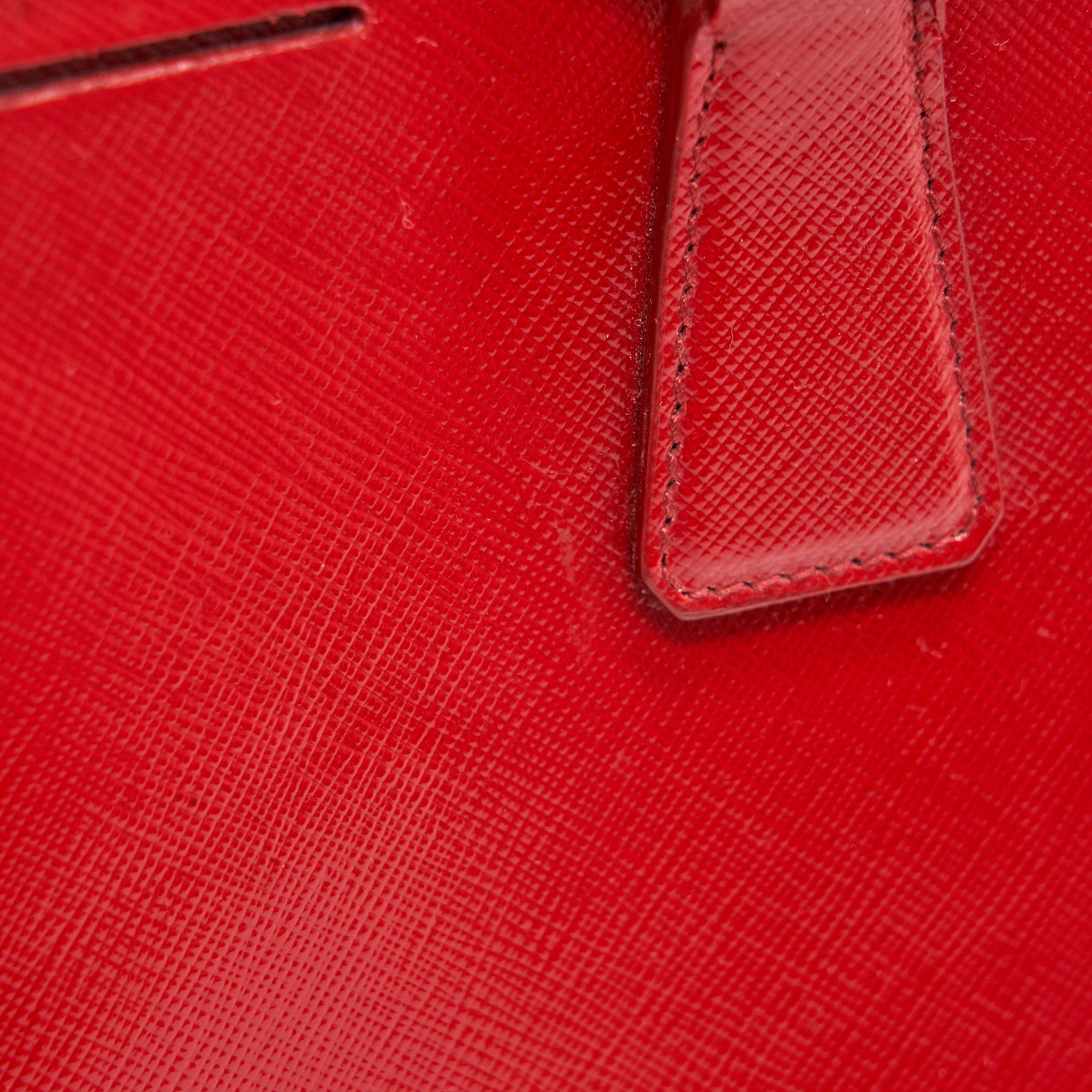 PRADA SAFFIANO LEATHER MEDIUM IN RED GHW