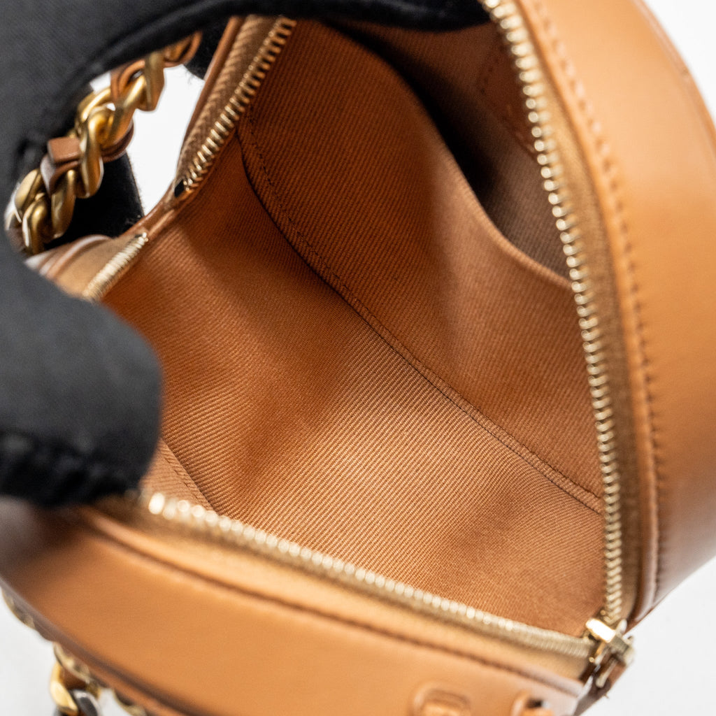CHANEL 19 ROUND CLUTCH WITH CHAIN LAMBSKIN CARAMEL MULTICOLOUR HARDWARE (MICROCHIP)