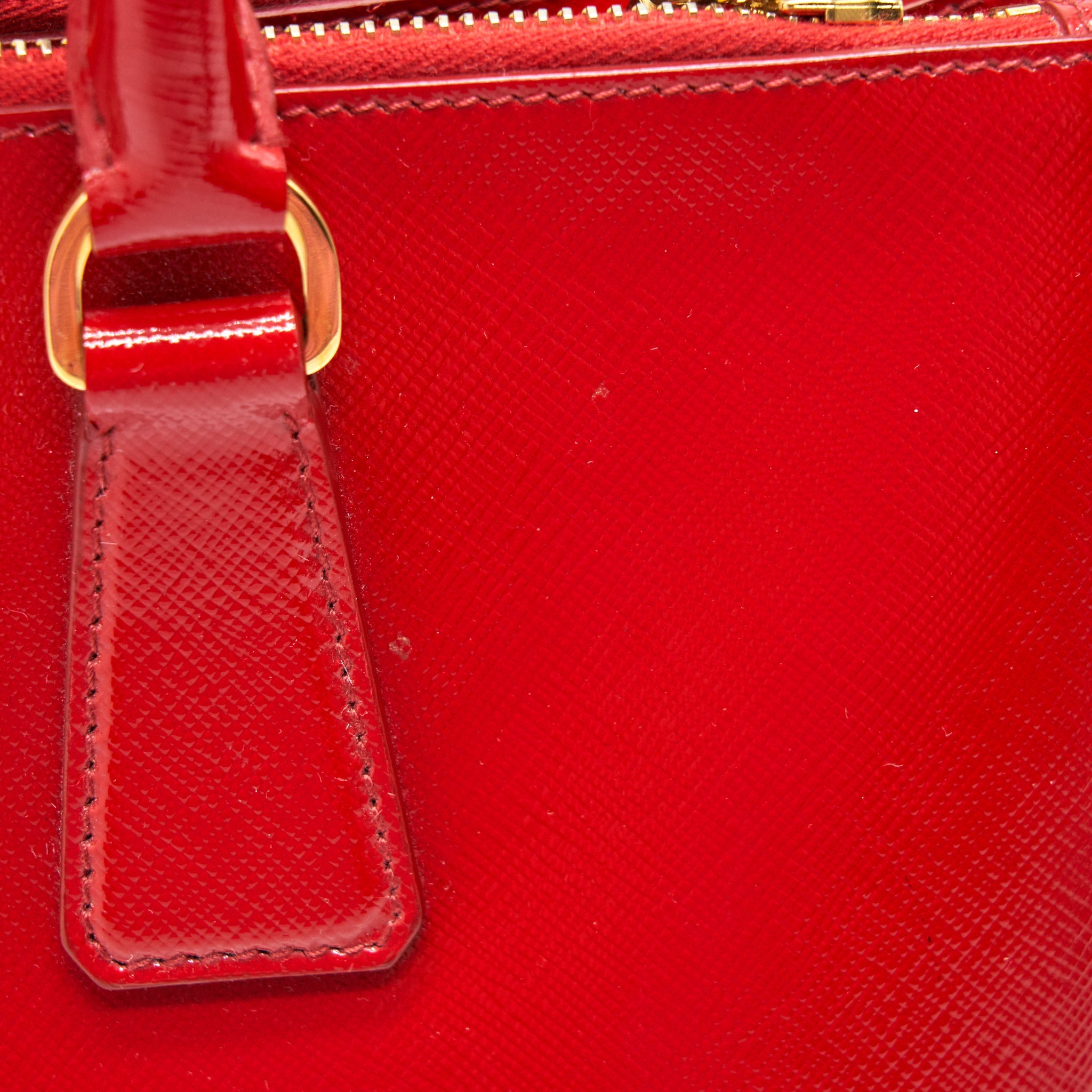 PRADA SAFFIANO LEATHER MEDIUM IN RED GHW