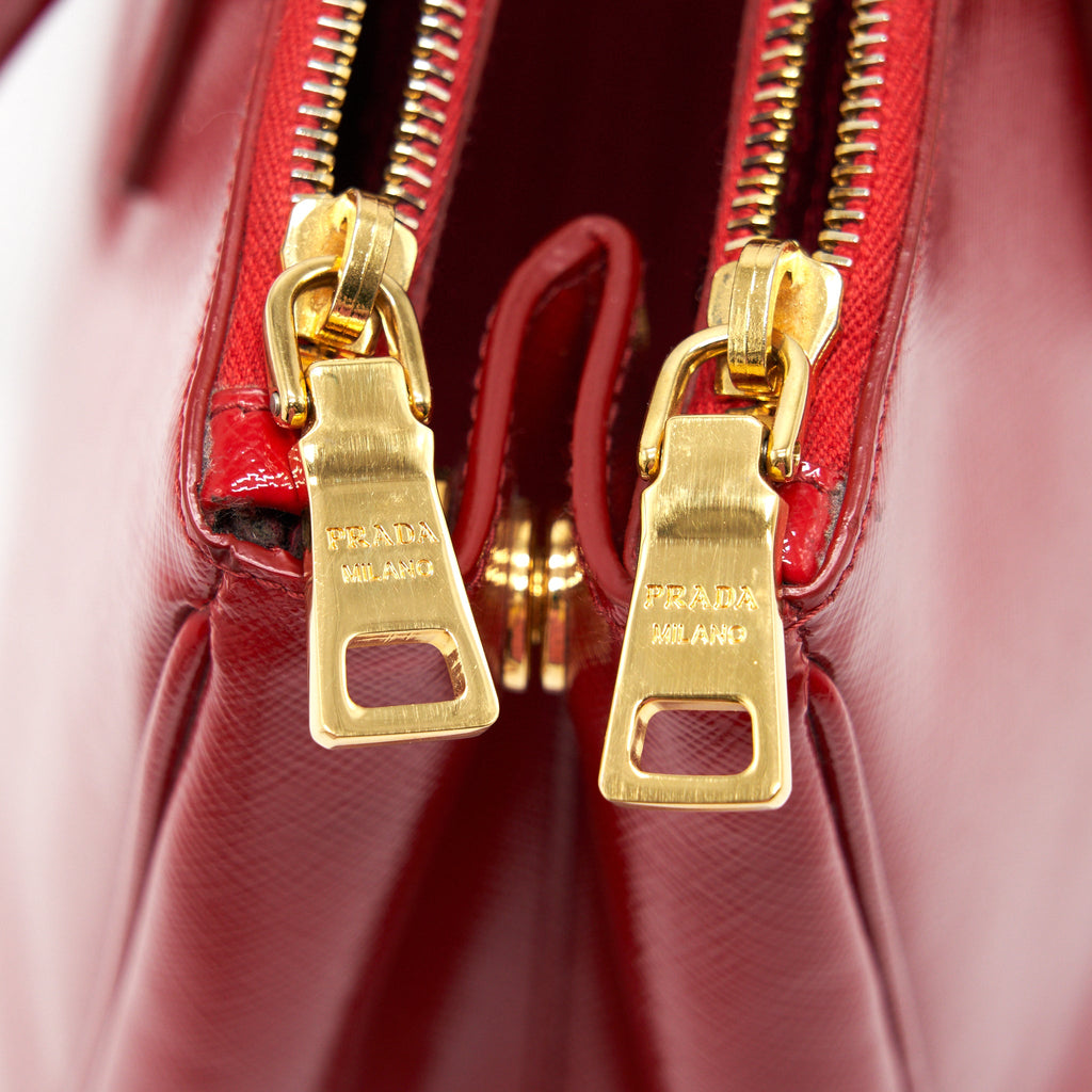 PRADA SAFFIANO LEATHER MEDIUM IN RED GHW
