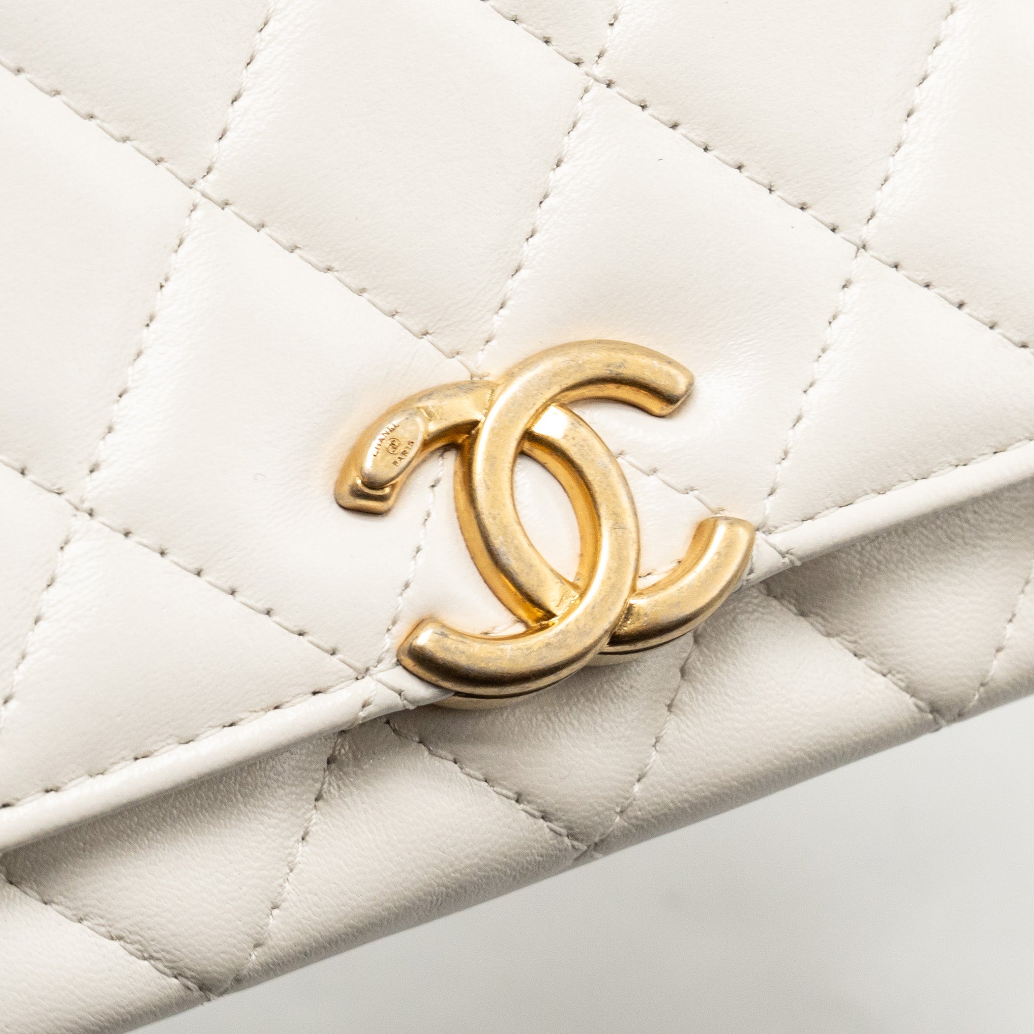 CHANEL FLAP PHONE HOLDER WITH CHAIN SHINY LAMBSKIN WHITE GHW (MICROCHIP)