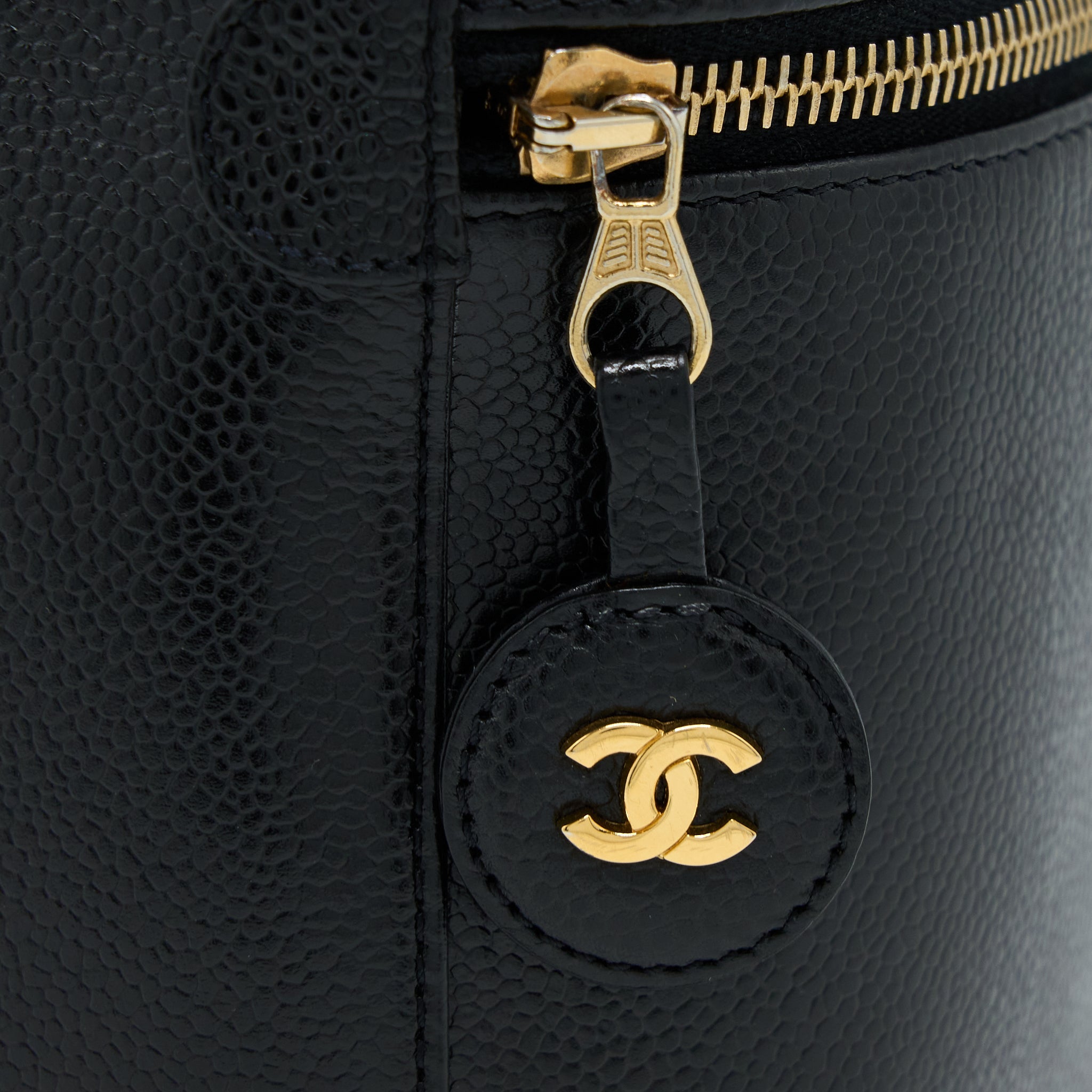 CHANEL VINTAGE VANITY CASE WITH CHAIN CAVIAR BLACK GHW