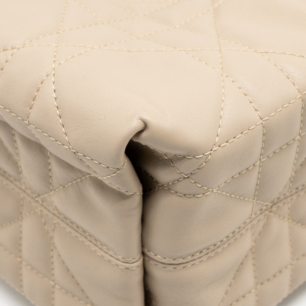 DIOR SMALL DIOR TOUJOURS VERTICAL TOTE BAG MACROCANNAGE CALFSKIN POWDER BEIGE LGHW