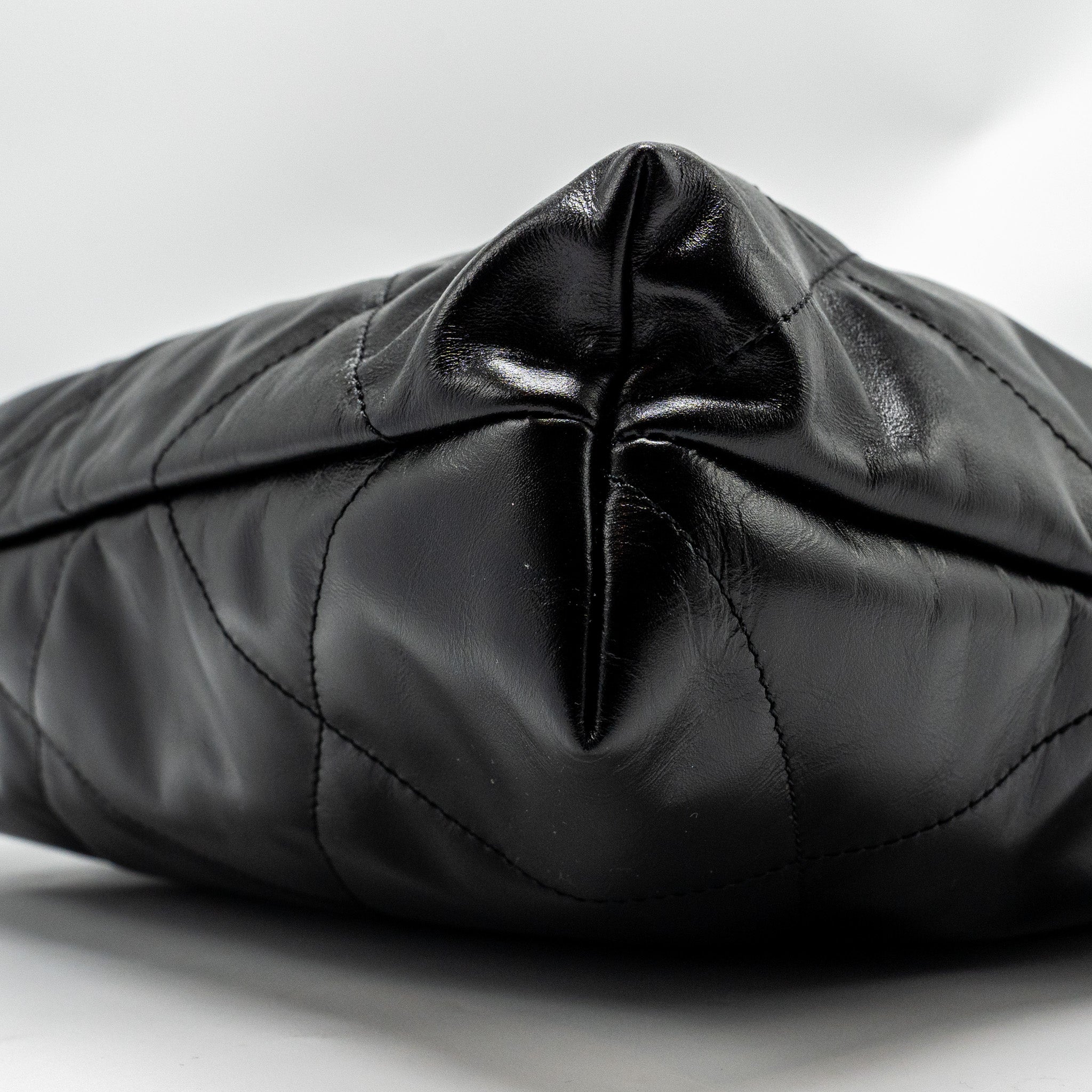 CHANEL MEDIUM 22 BAG SHINY CALFSKIN BLACK GHW (MICROCHIP)
