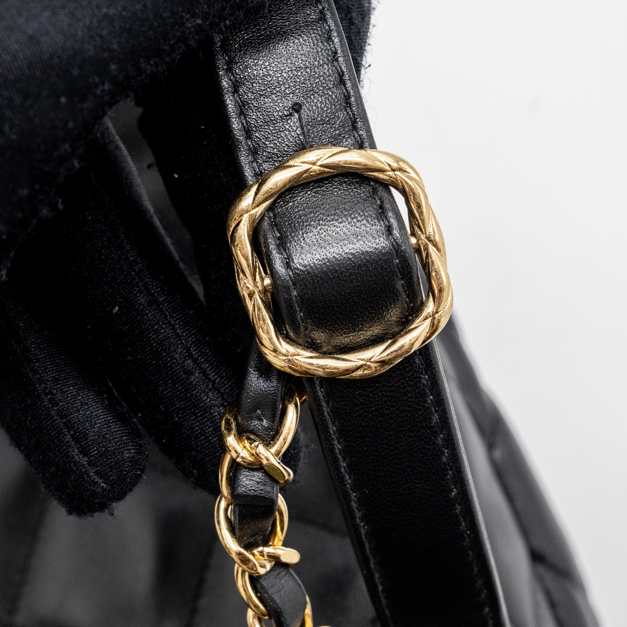 CHANEL 22B HOBO BAG LAMBSKIN BLACK GHW (MICROCHIP)