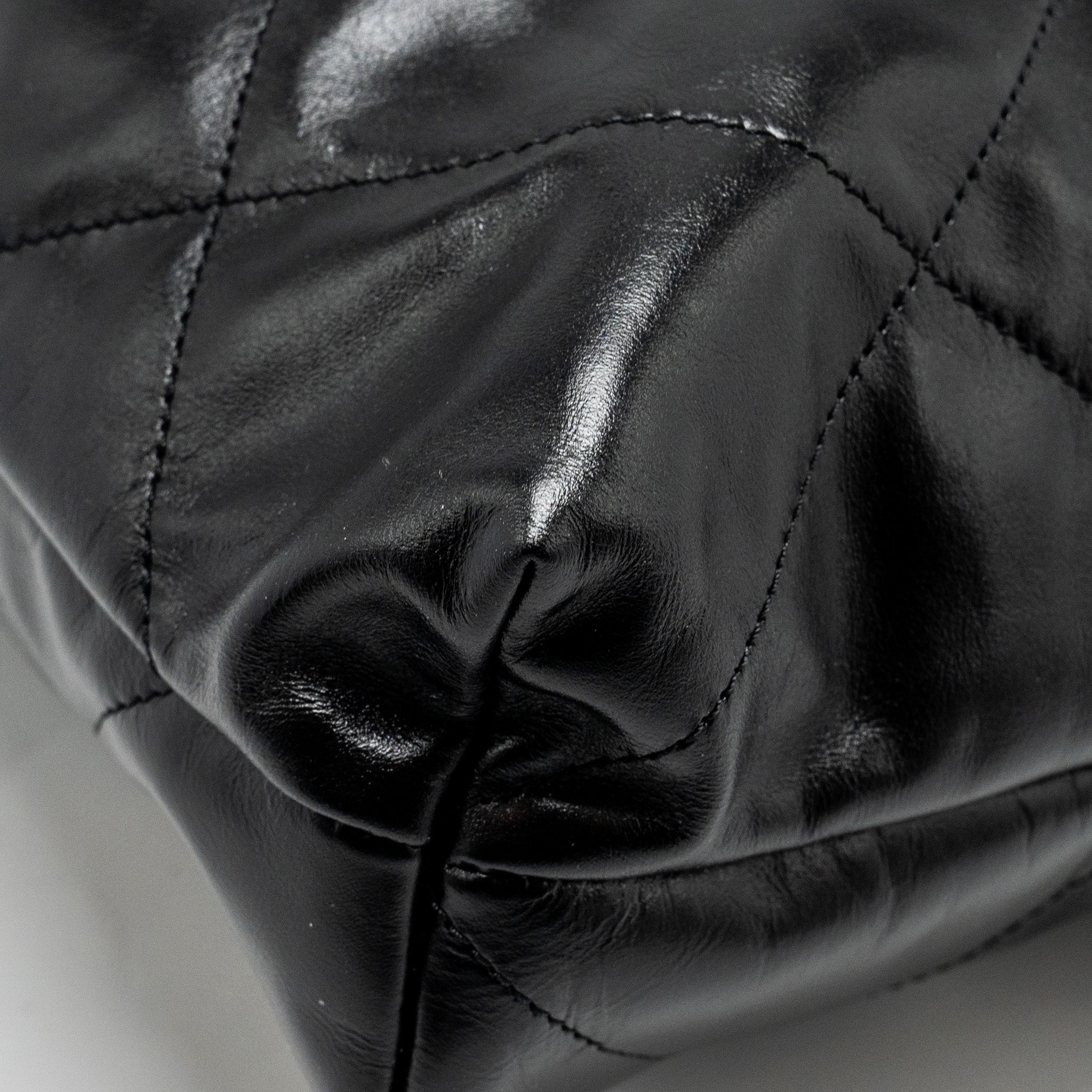 CHANEL MEDIUM 22 BAG SHINY CALFSKIN BLACK GHW (MICROCHIP)
