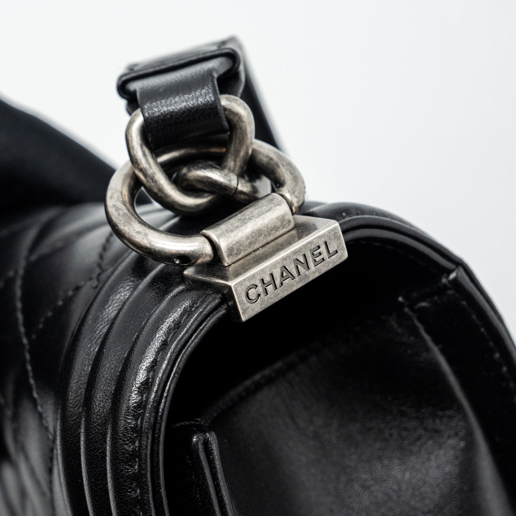 CHANEL NEW MEDIUM BOY BAG LAMBSKIN BLACK RUTHENIUM HARDWARE