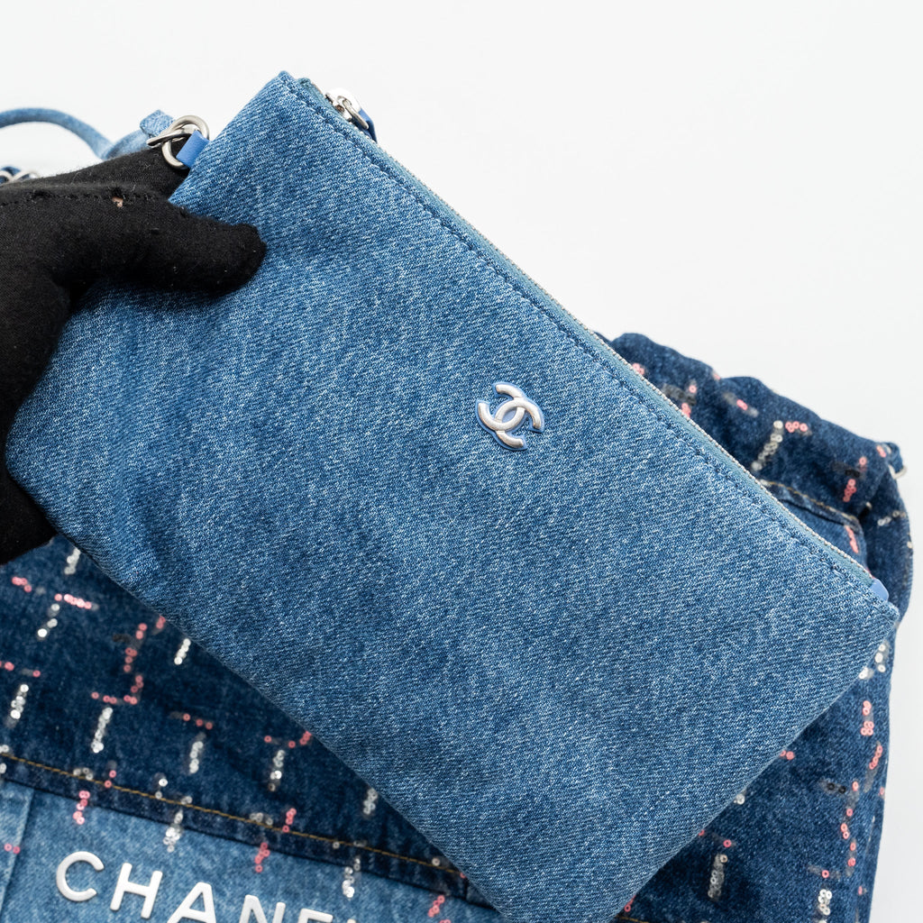 CHANEL MEDIUM 22 BAG LIMITED EDITION DENIM BLUE/MULTICOLOUR SHW (MICROCHIP)