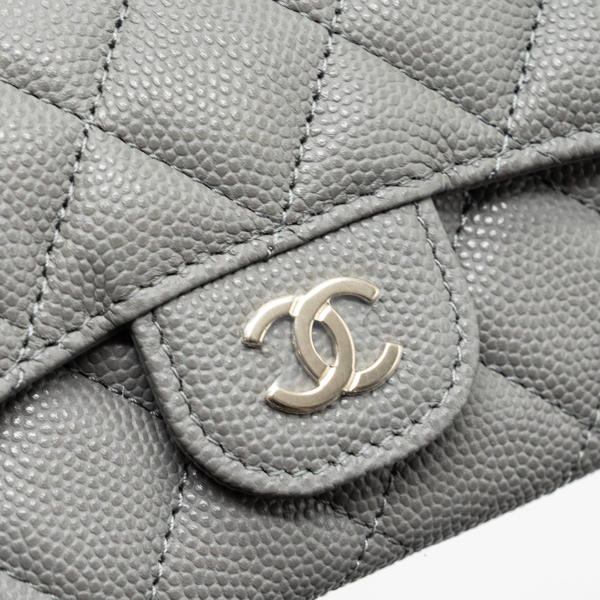 CHANEL CLASSIC FLAP CARD HOLDER CAVIAR GREY LGHW (MICROCHIP)