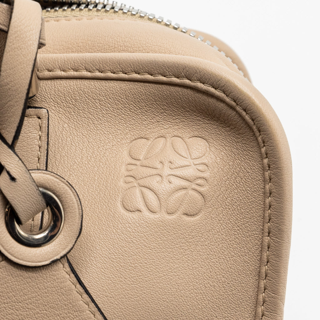 LOEWE AMAZONA 28 NAPPA LEATHER ASH SHW
