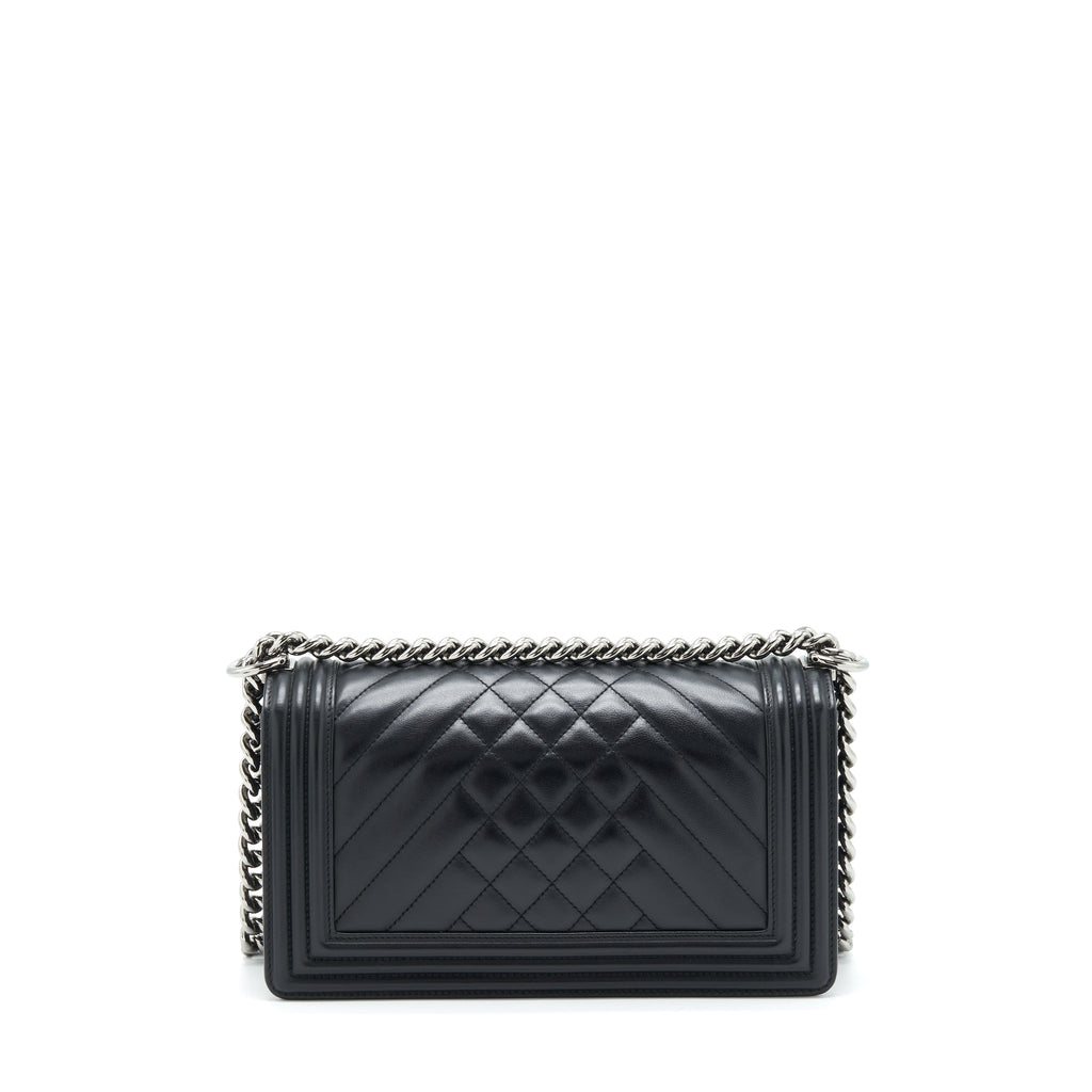 CHANEL MEDIUM BOY BAG QUILTED AND CHEVRON CALFSKIN BLACK SHW