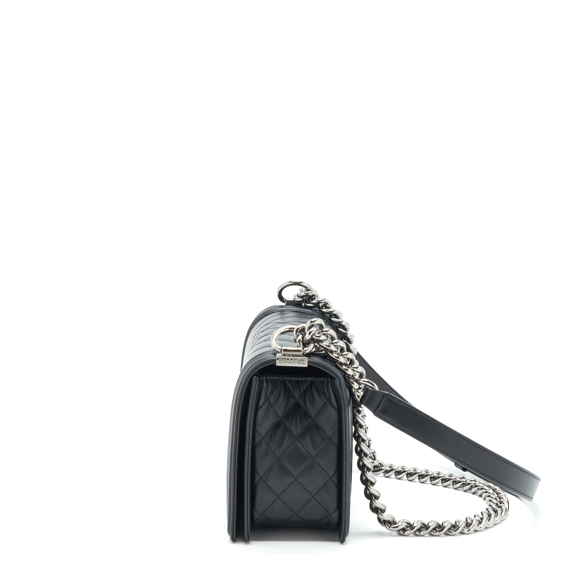 CHANEL MEDIUM BOY BAG QUILTED AND CHEVRON CALFSKIN BLACK SHW