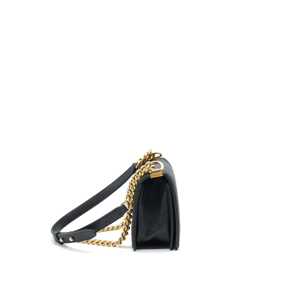 CHANEL CHEVRON MEDIUM BOY CHANEL HANDBAG CAVIAR BLACK GHW