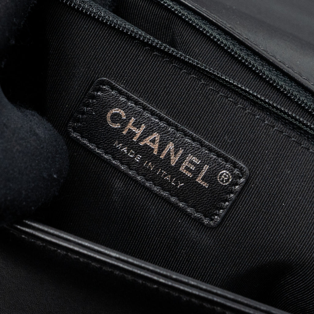 CHANEL NEW MEDIUM BOY BAG LAMBSKIN BLACK RUTHENIUM HARDWARE