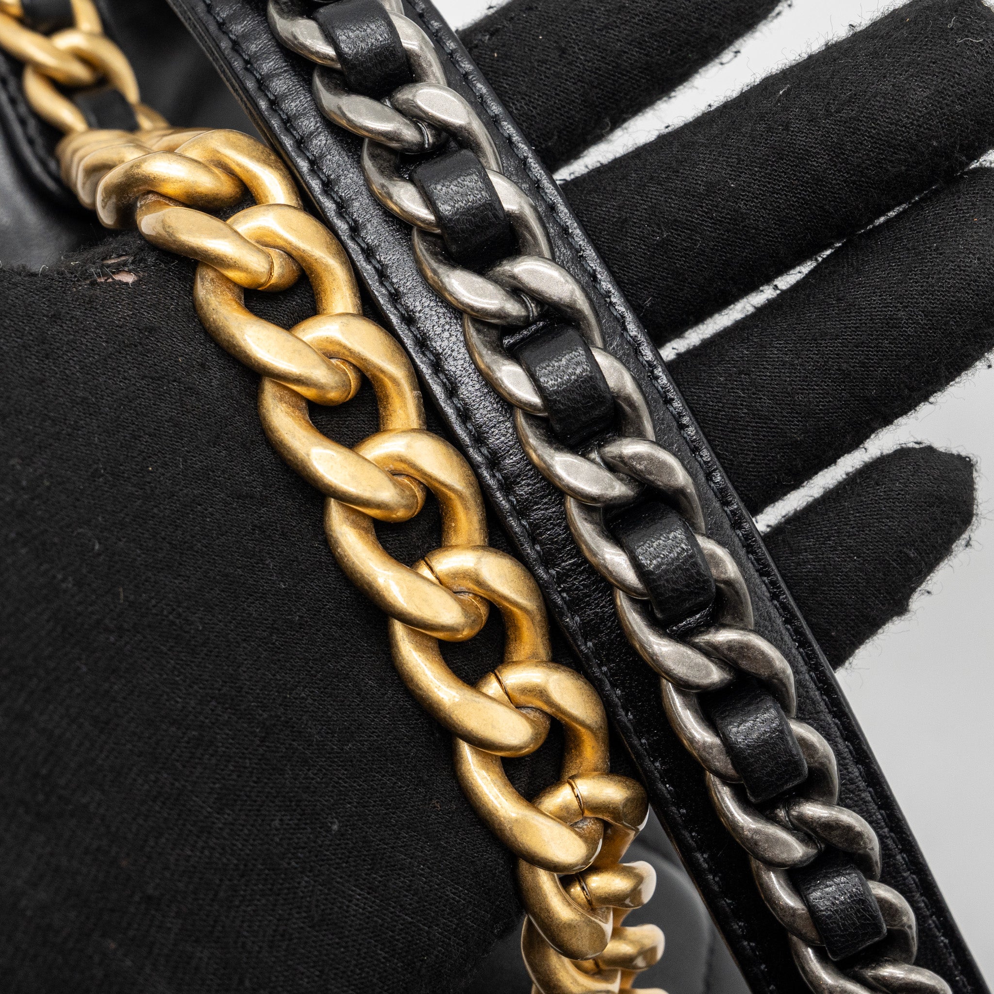 CHANEL SMALL 19 BAG LAMBSKIN BLACK MULTICOLOUR HARDWARE (MICROCHIP)