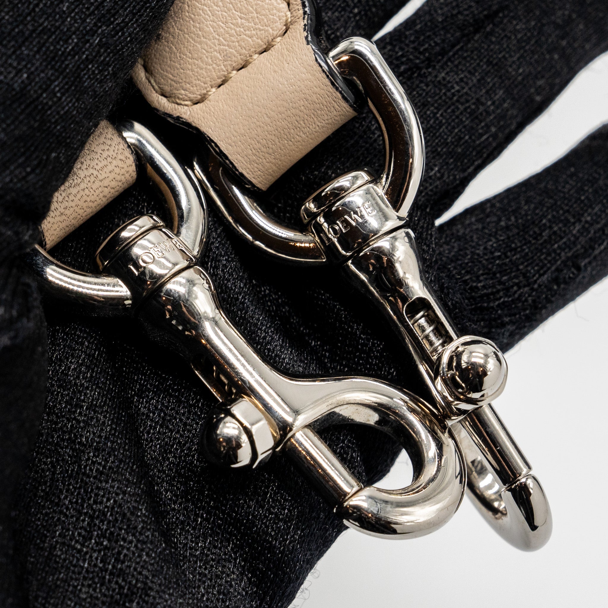 LOEWE AMAZONA 28 NAPPA LEATHER ASH SHW