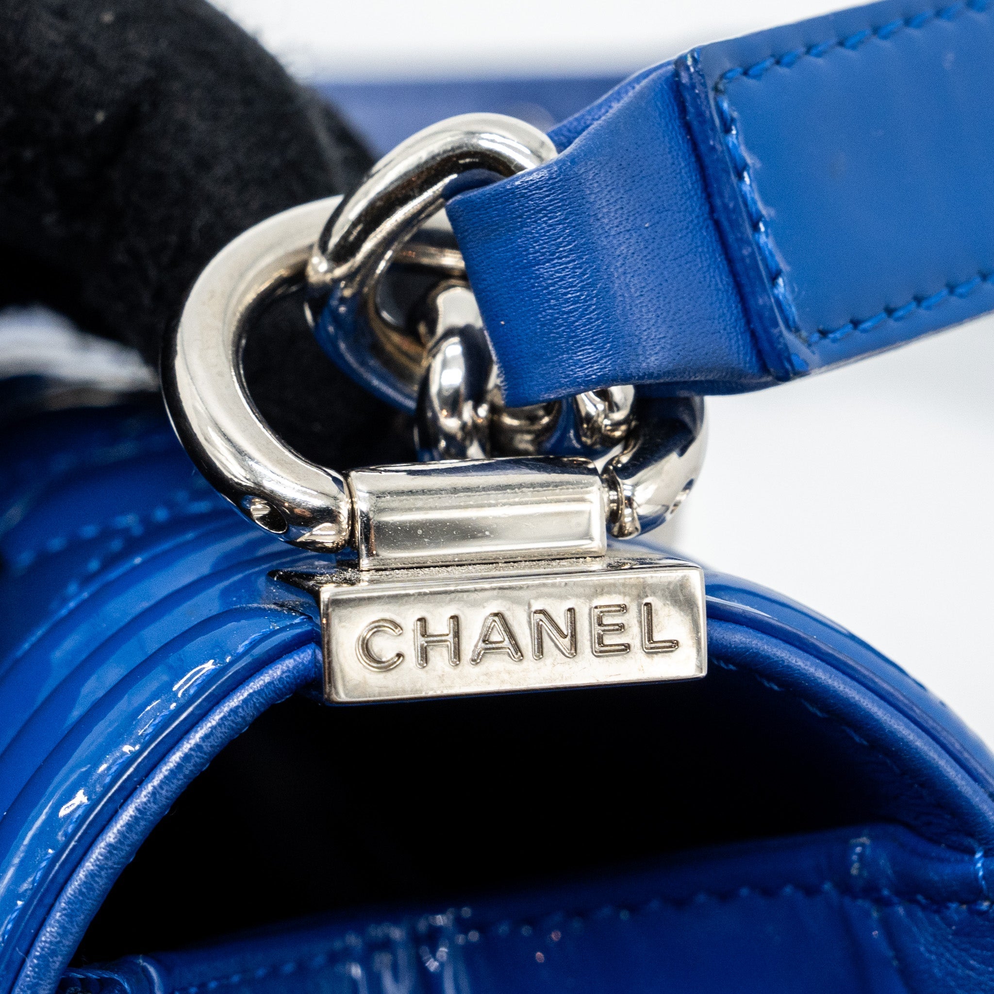CHANEL MEDIUM BOY BAG PATENT DARK BLUE SHW