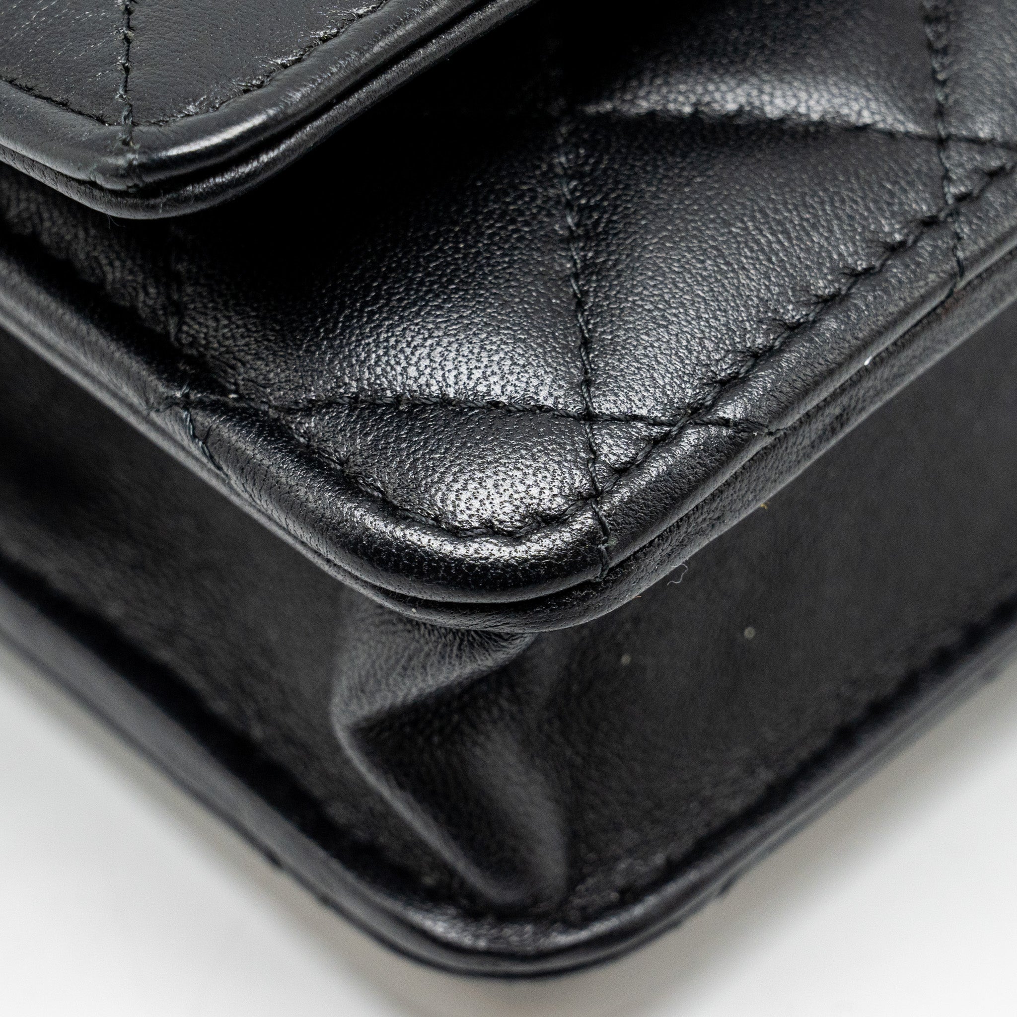 CHANEL PEARL CHAIN WALLET ON CHAIN LAMBSKIN BLACK LGHW(MICROCHIP)