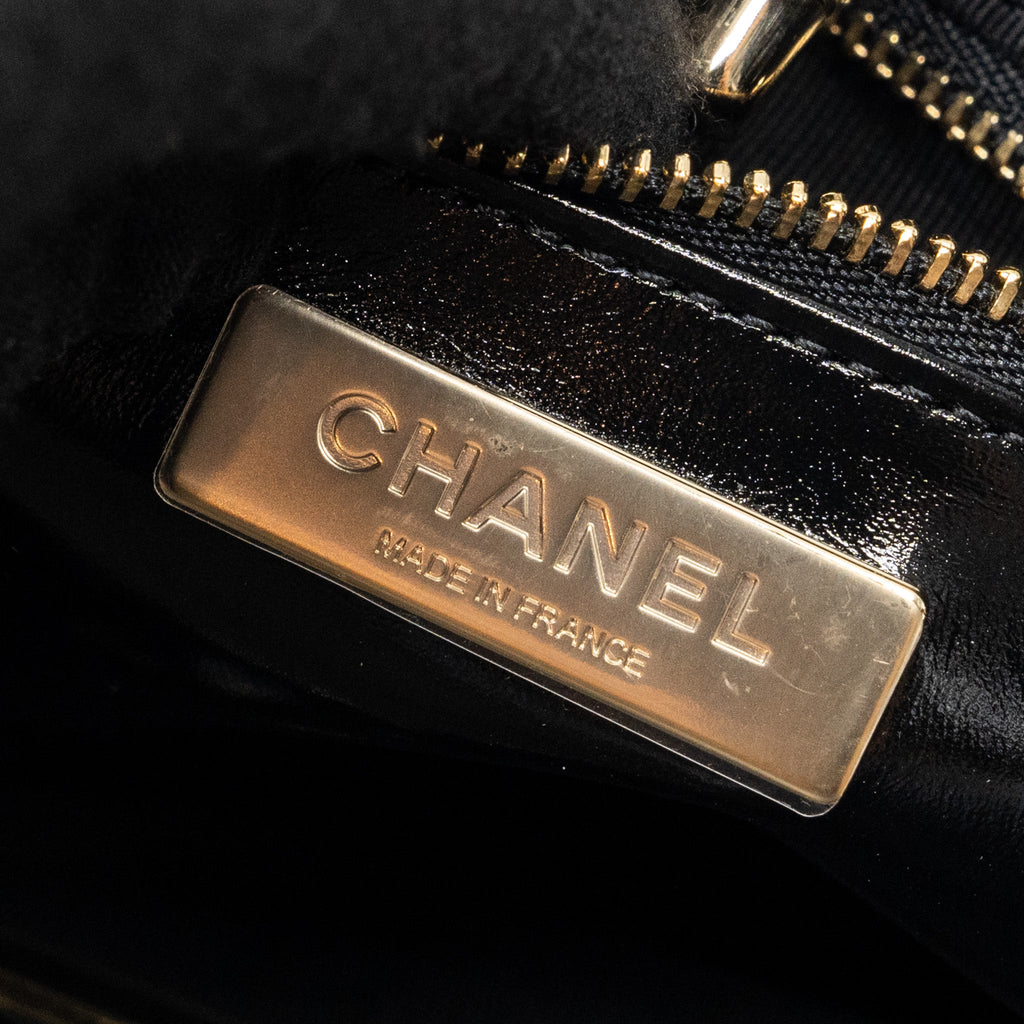 CHANEL 24C MINI 31 BAG SHINY CALFSKIN BLACK LGHW (MICROCHIP)