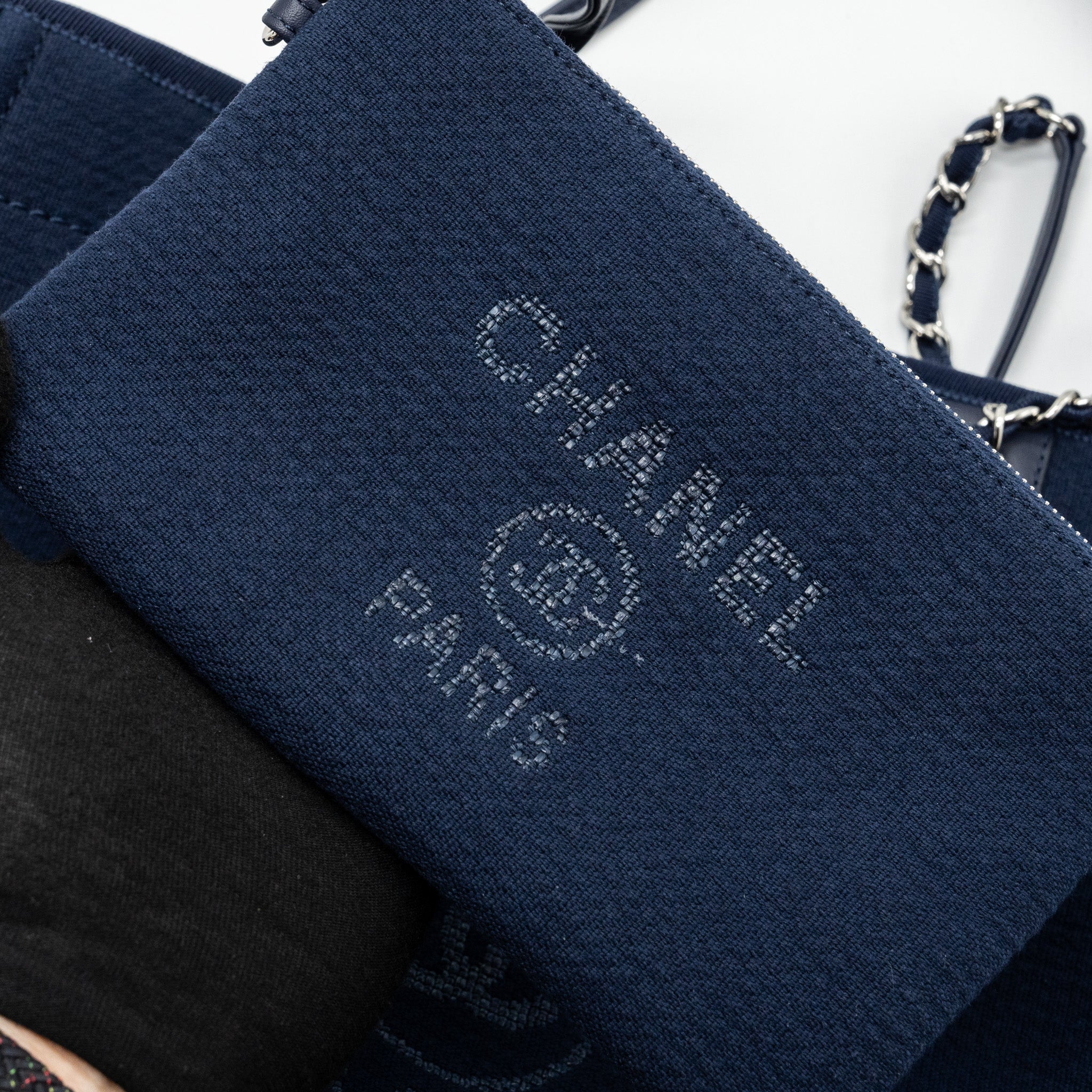 CHANEL DEAUVILLE TOTE BAG CANVAS NAVY SHW (MICROCHIP)