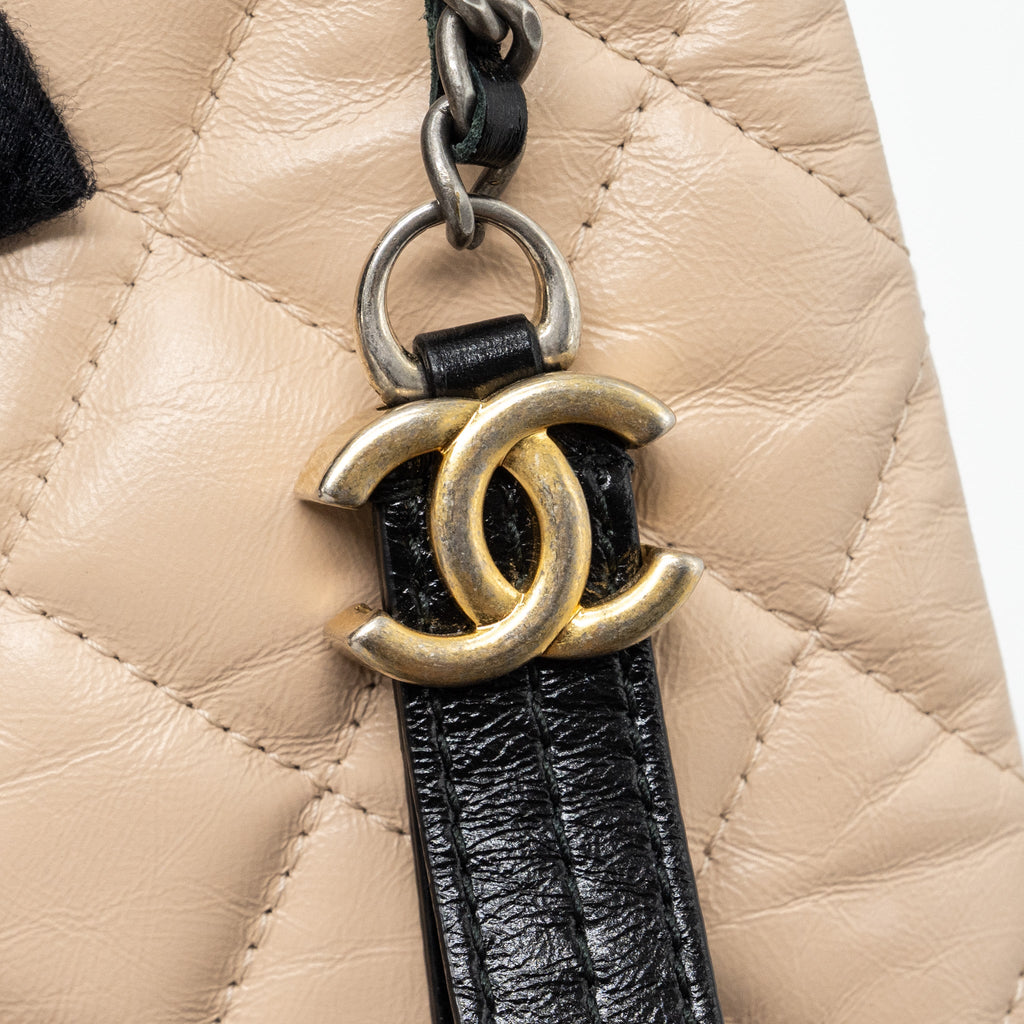 CHANEL GABRIELLE ZIP CLUTCH BAG CALFSKIN BEIGE / BLACK MULTICOLOUR HARDWARE