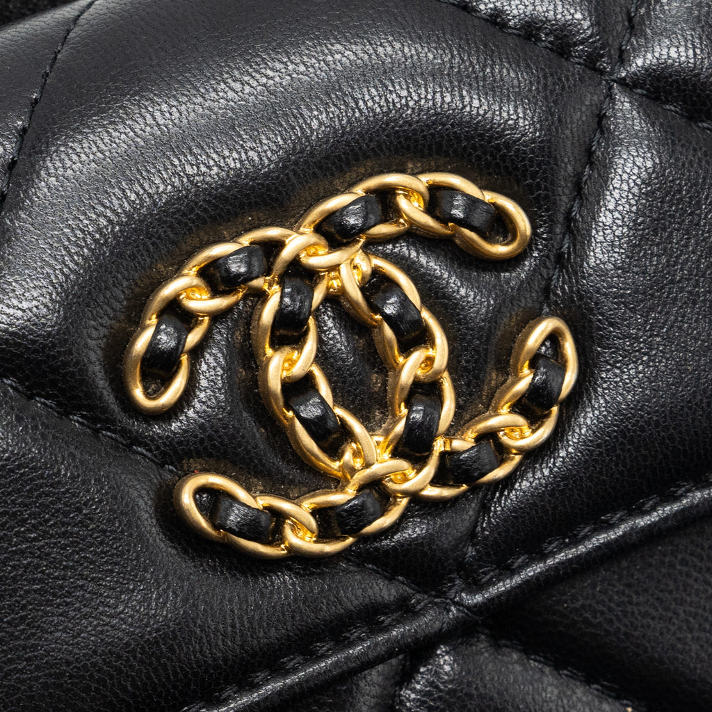 CHANEL 19 FLAP CARD HOLDER WITH CHAIN LAMBSKIN BLACK MULTICOLOR HARDWARE
